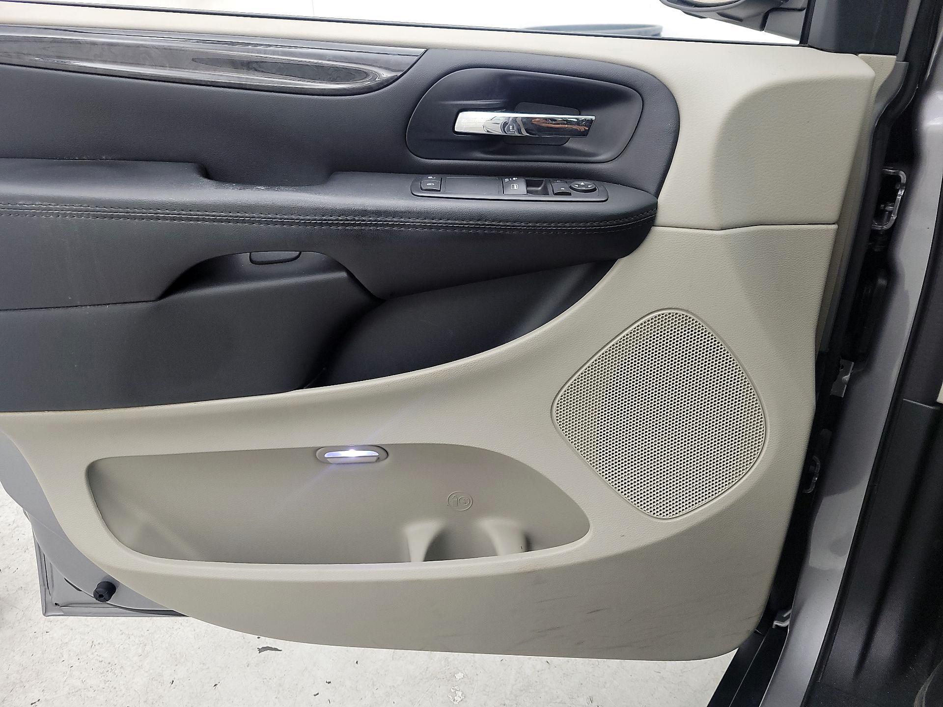 Thumbnail: 2016 Dodge Grand Caravan - 12
