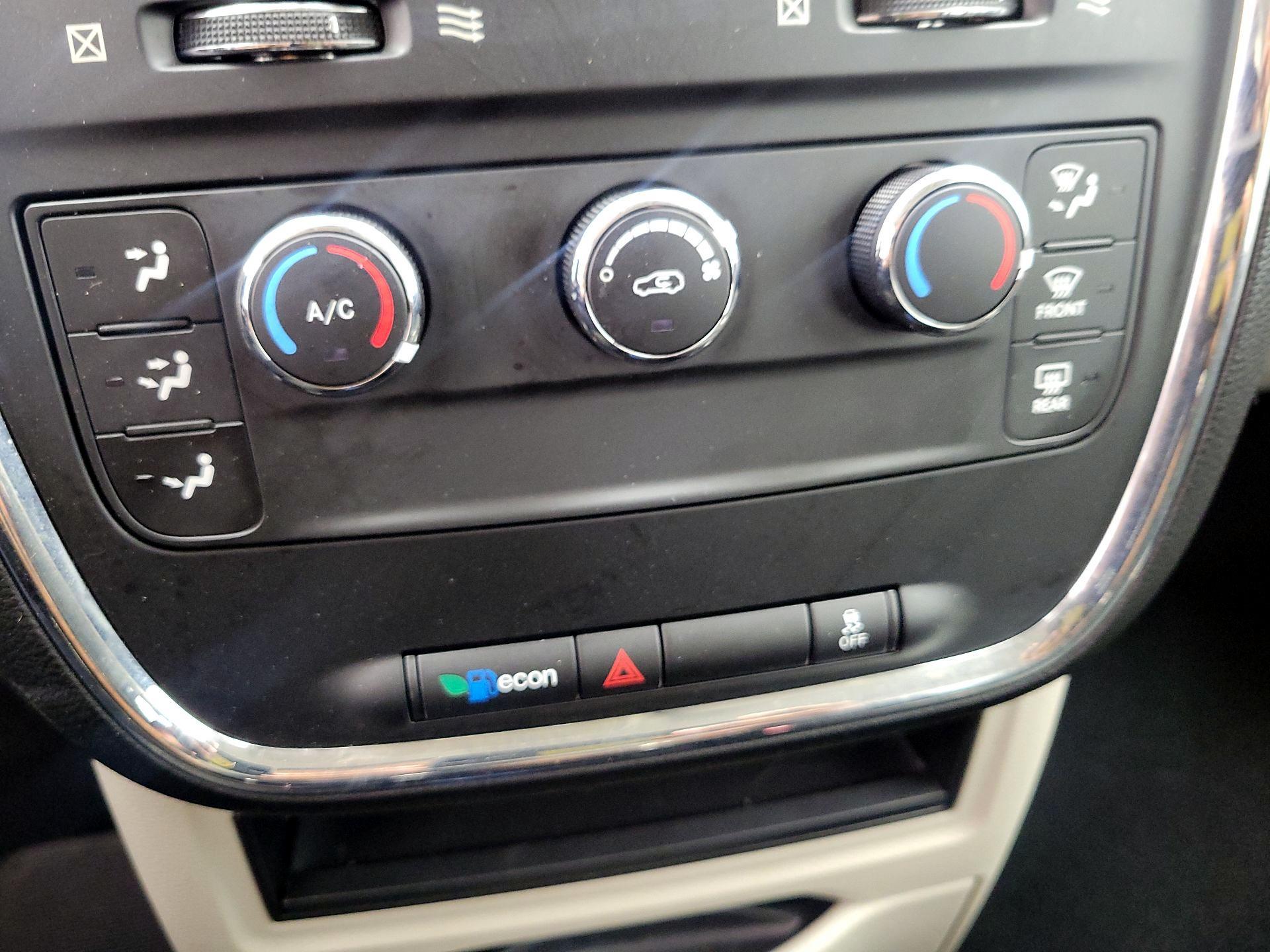 Thumbnail: 2016 Dodge Grand Caravan - 15