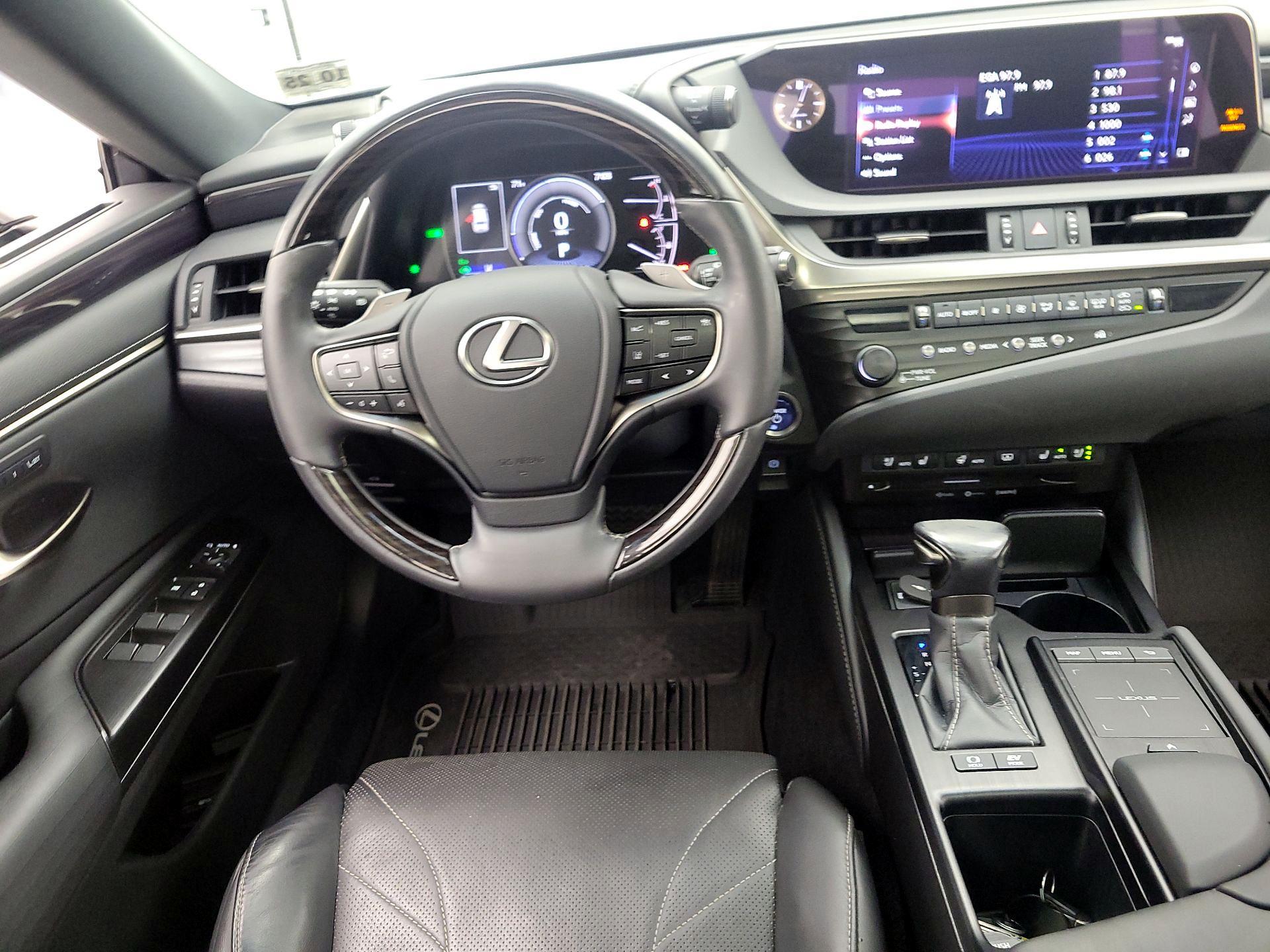 Thumbnail: 2020 Lexus ES - 10