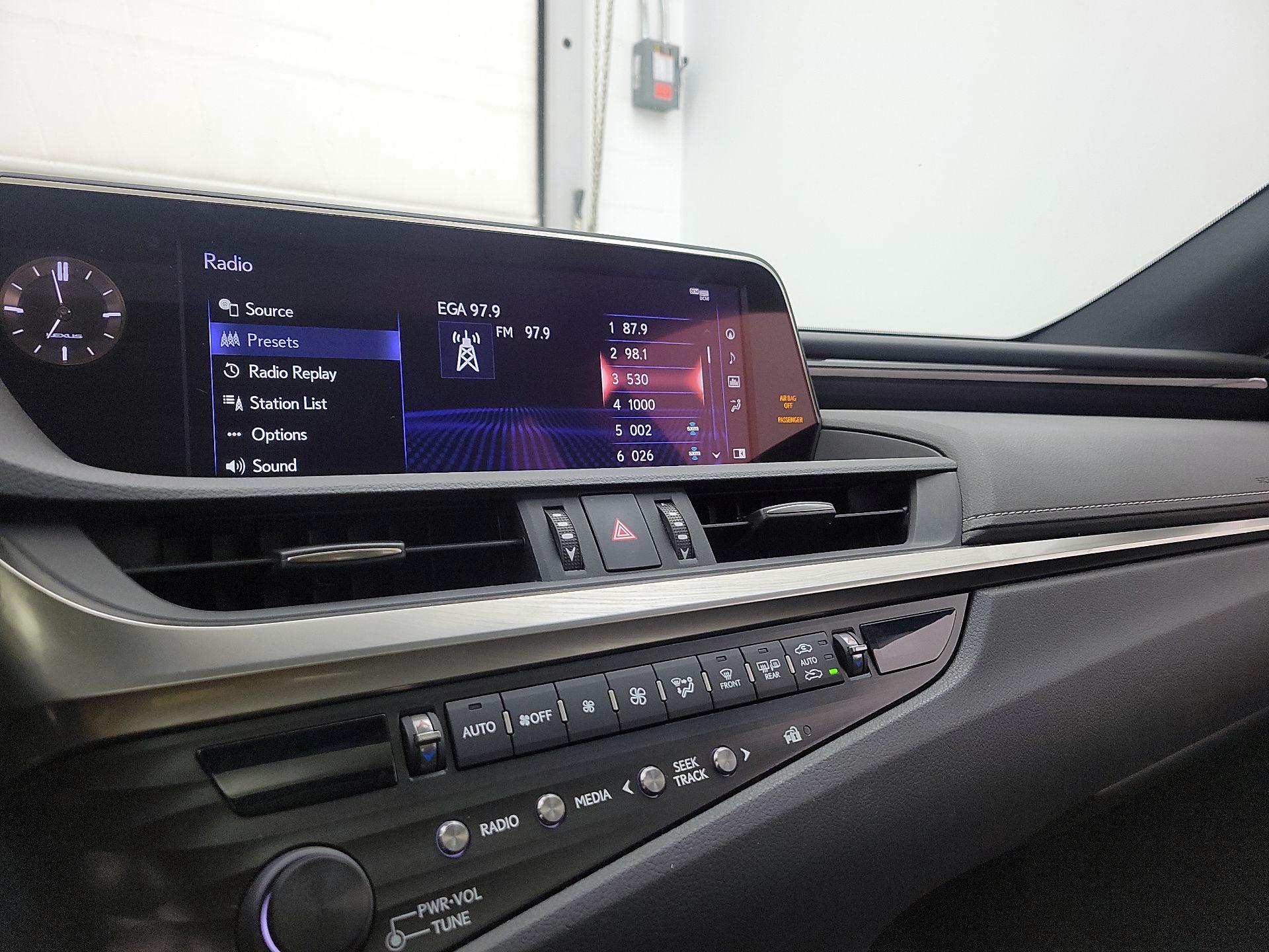 Thumbnail: 2020 Lexus ES - 15