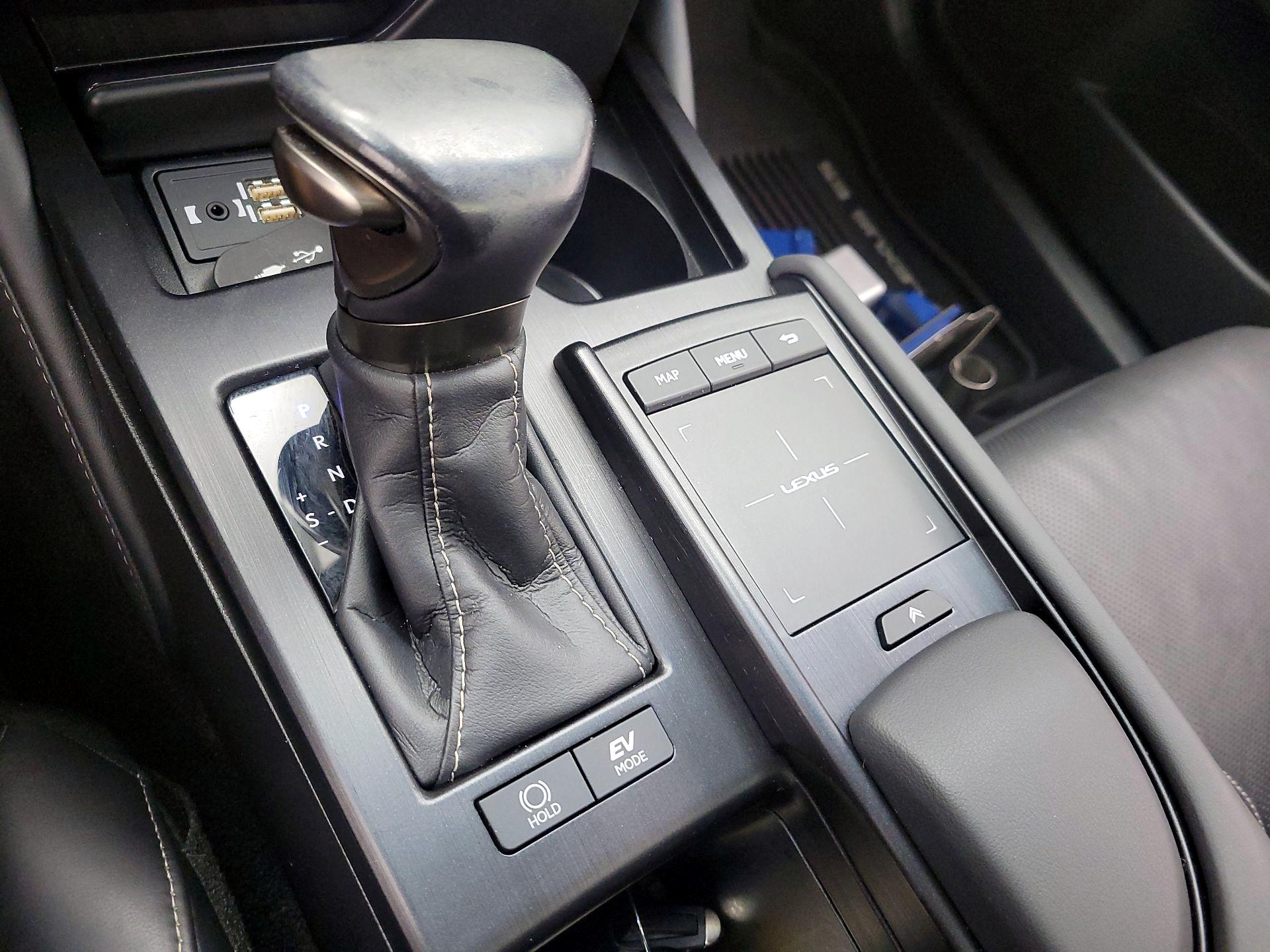 Thumbnail: 2020 Lexus ES - 17