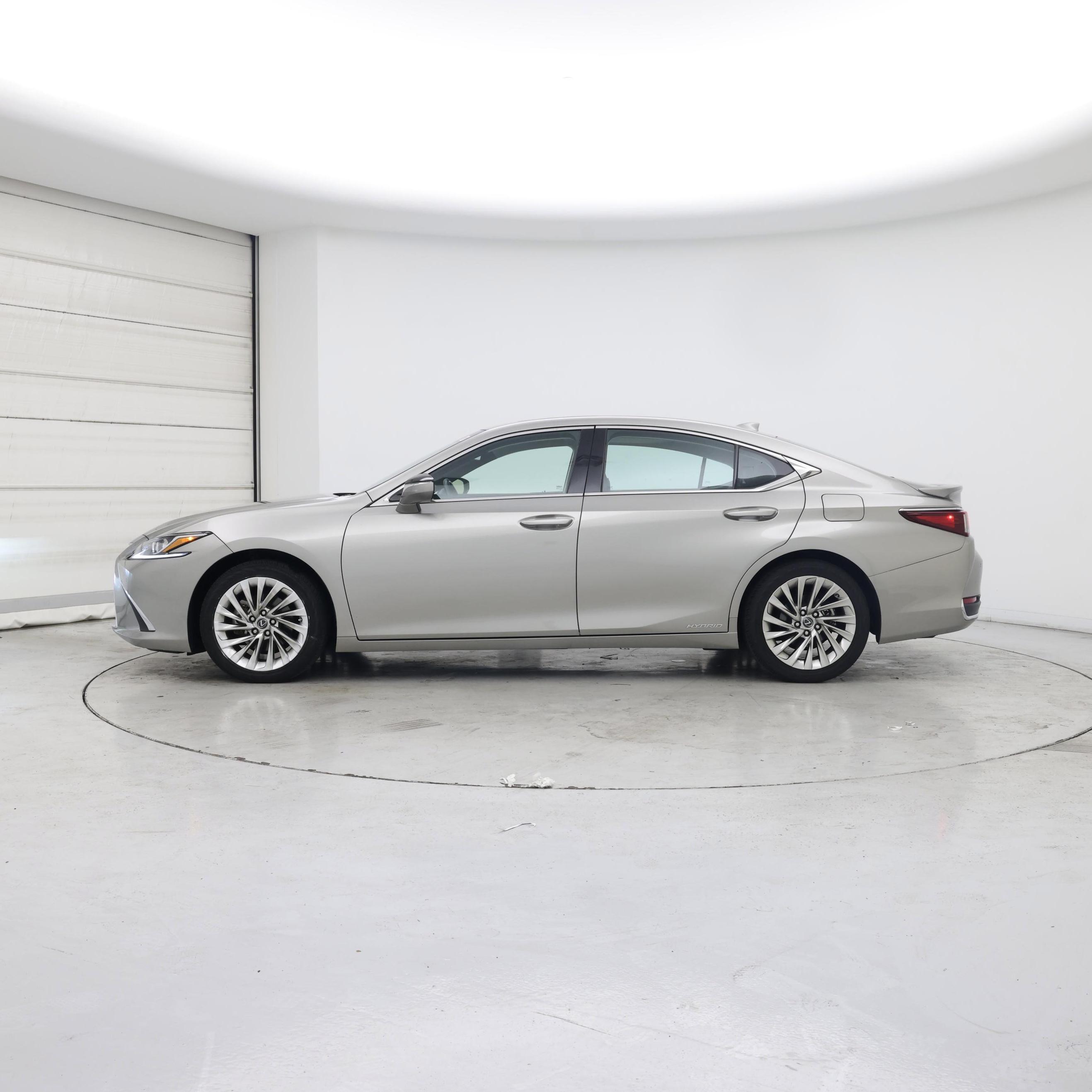 Thumbnail: 2020 Lexus ES - 3