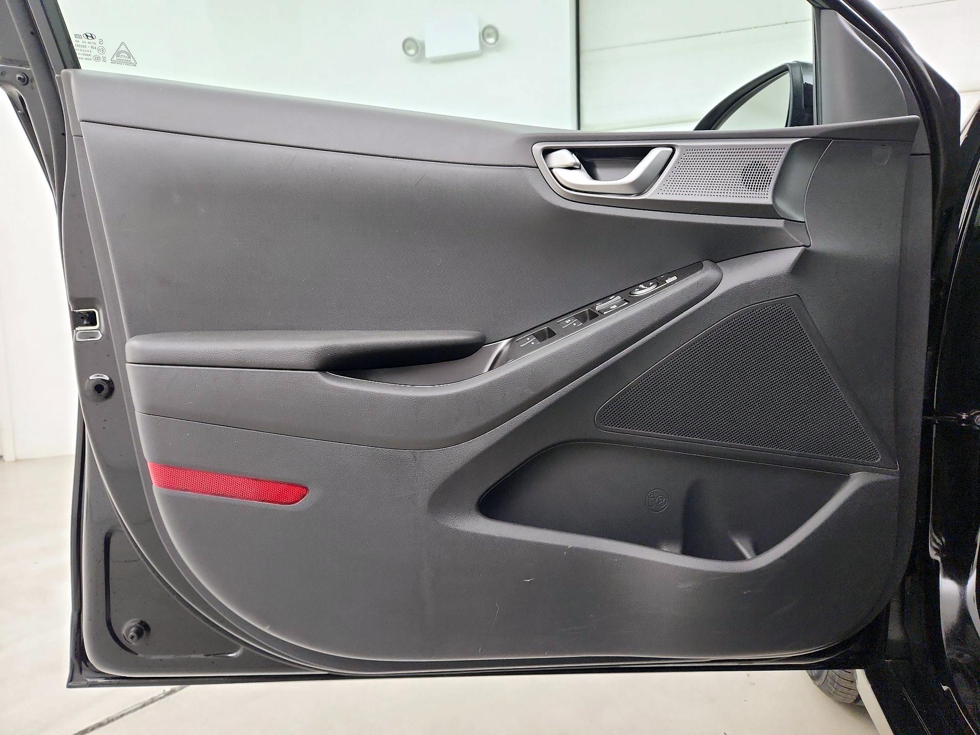Thumbnail: 2020 Hyundai Ioniq - 12