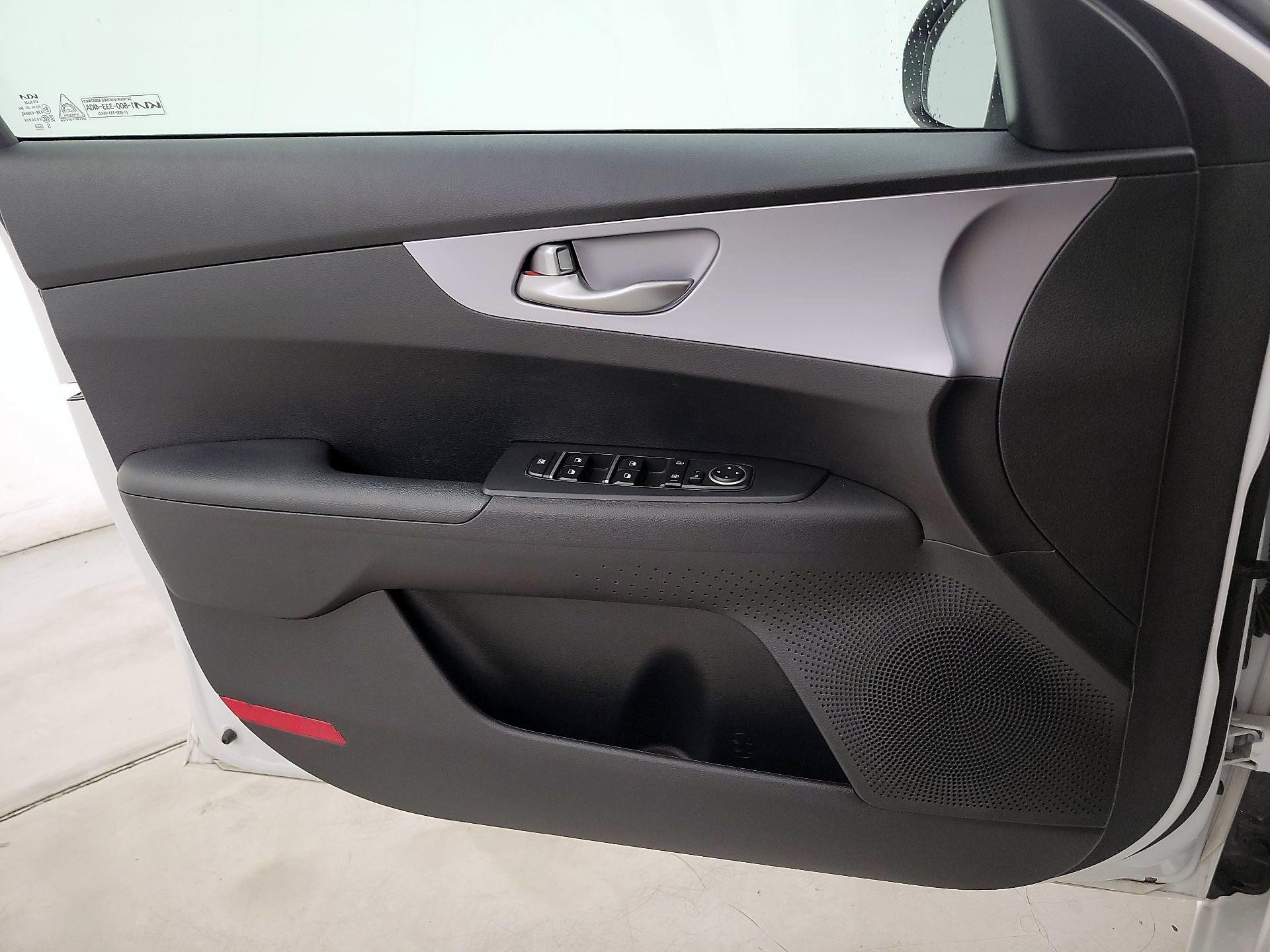 Thumbnail: 2022 Kia Forte - 12