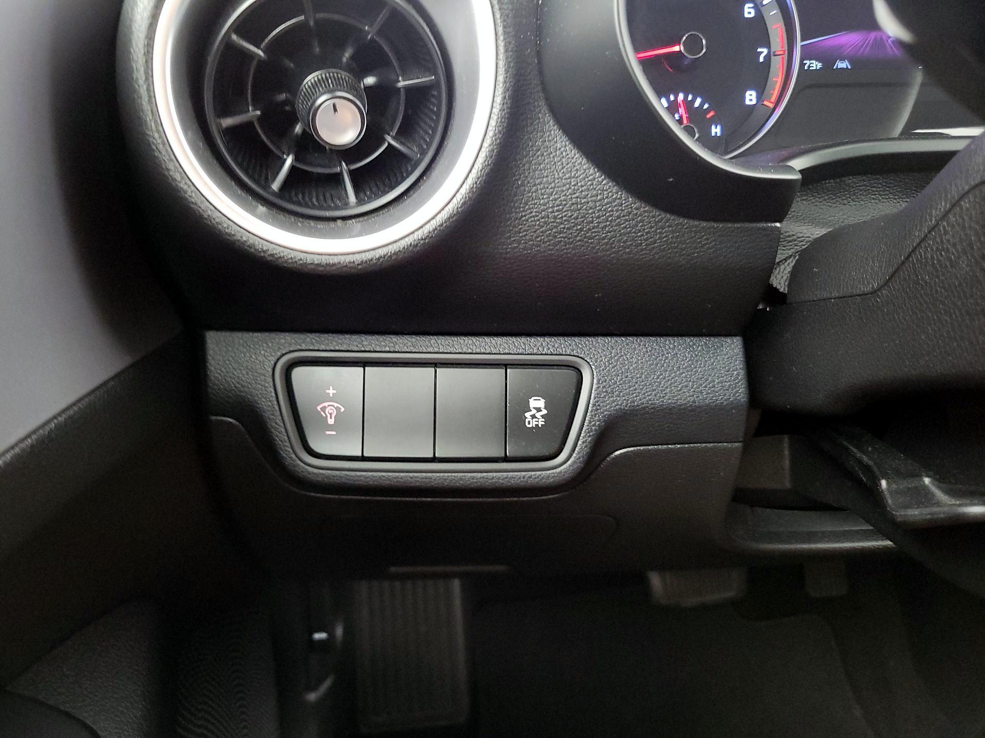 Thumbnail: 2022 Kia Forte - 13