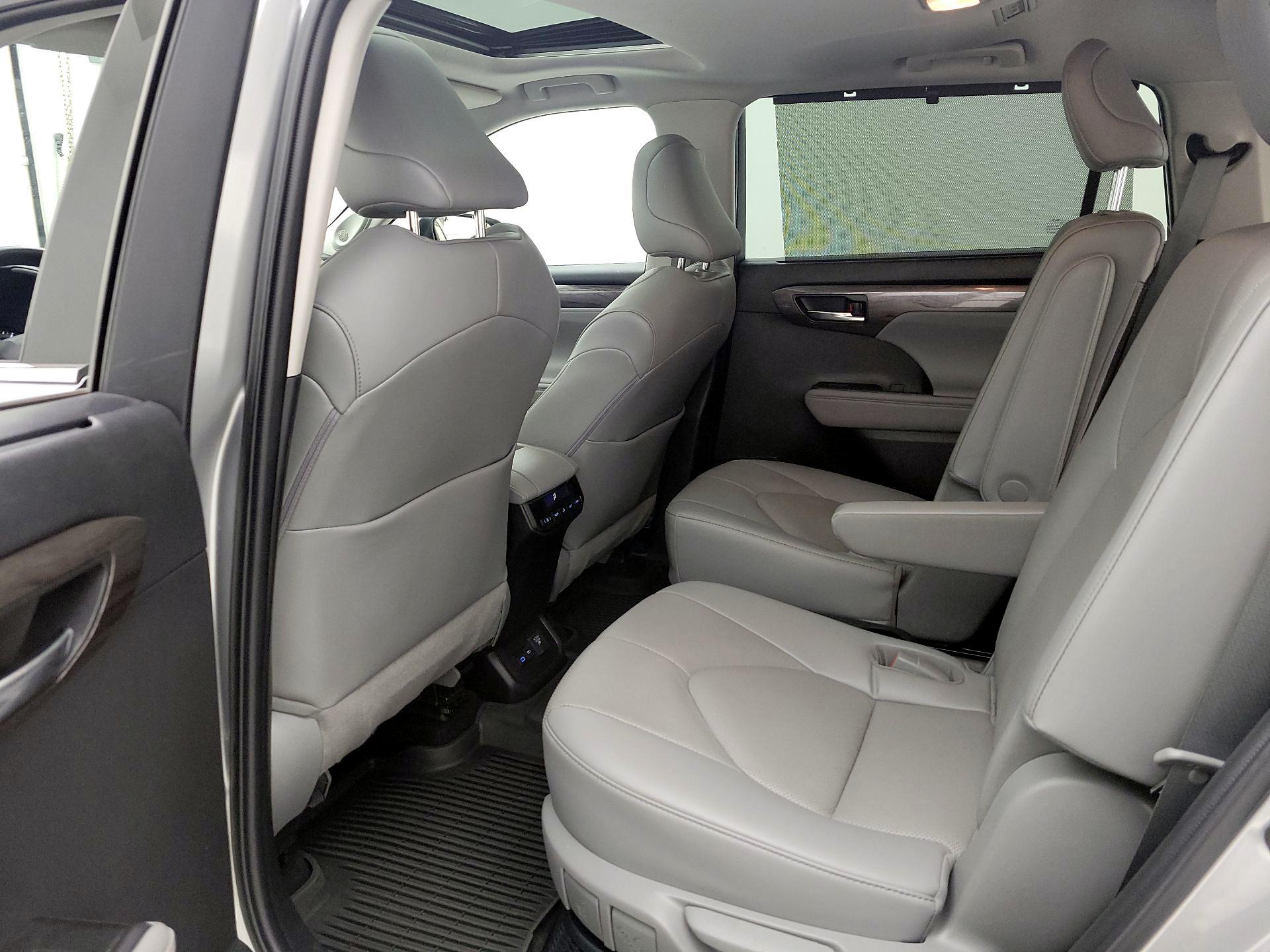 Thumbnail: 2022 Toyota Highlander - 20
