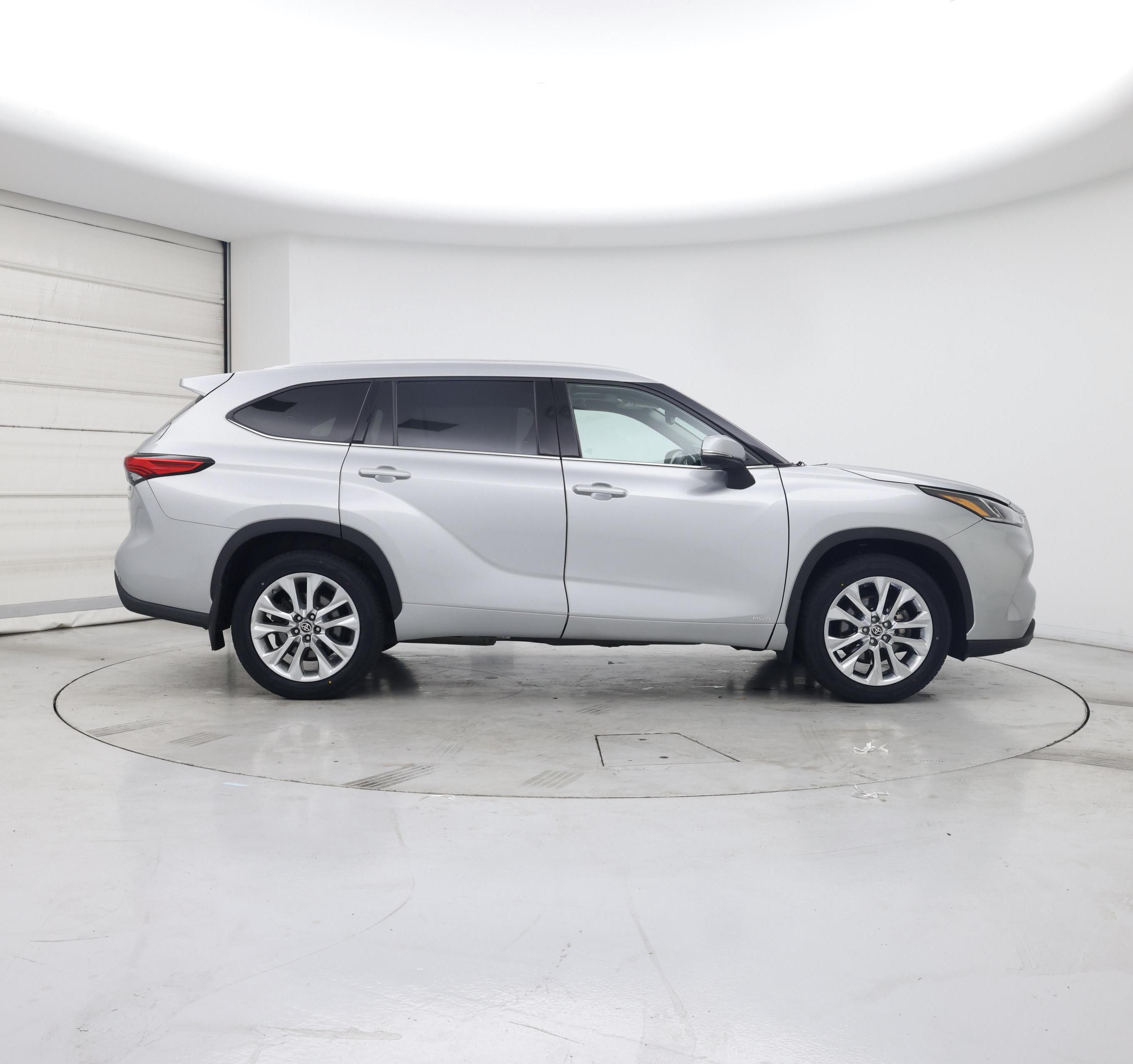 Thumbnail: 2022 Toyota Highlander - 7