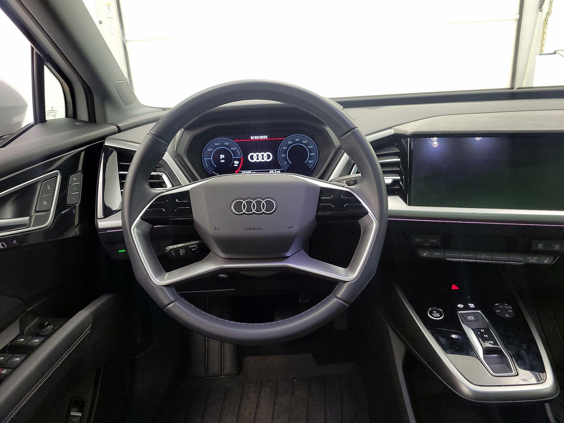 Thumbnail: 2022 Audi Q4 e-tron - 10
