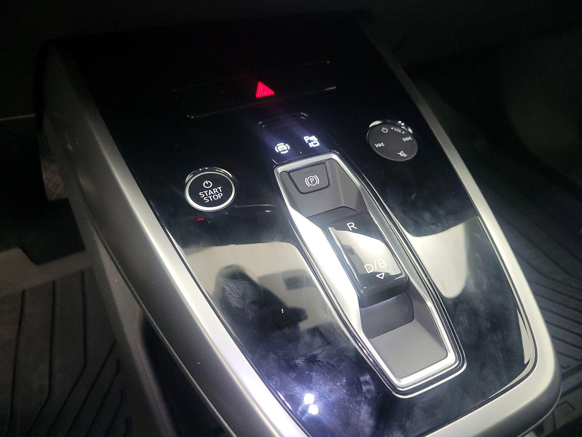 Thumbnail: 2022 Audi Q4 e-tron - 17