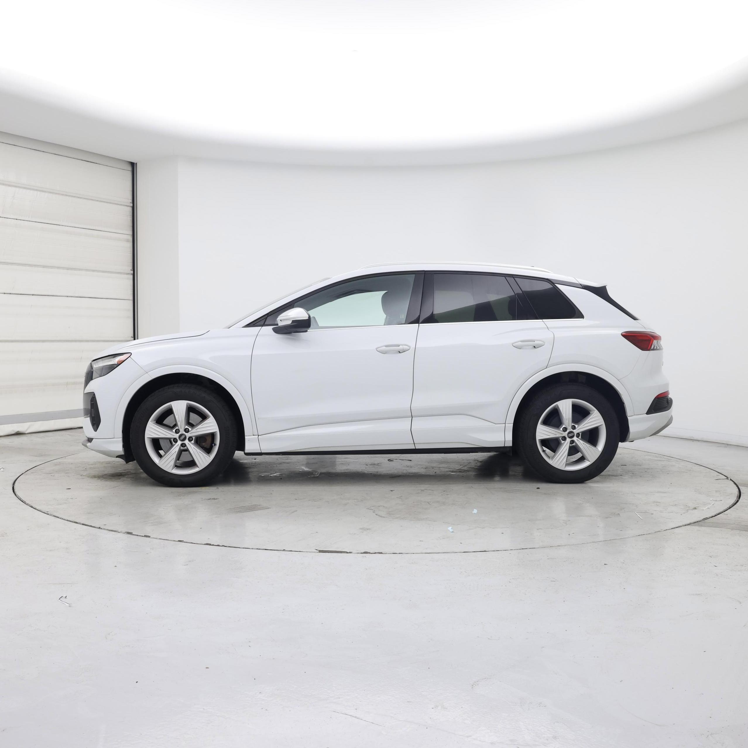 Thumbnail: 2022 Audi Q4 e-tron - 3