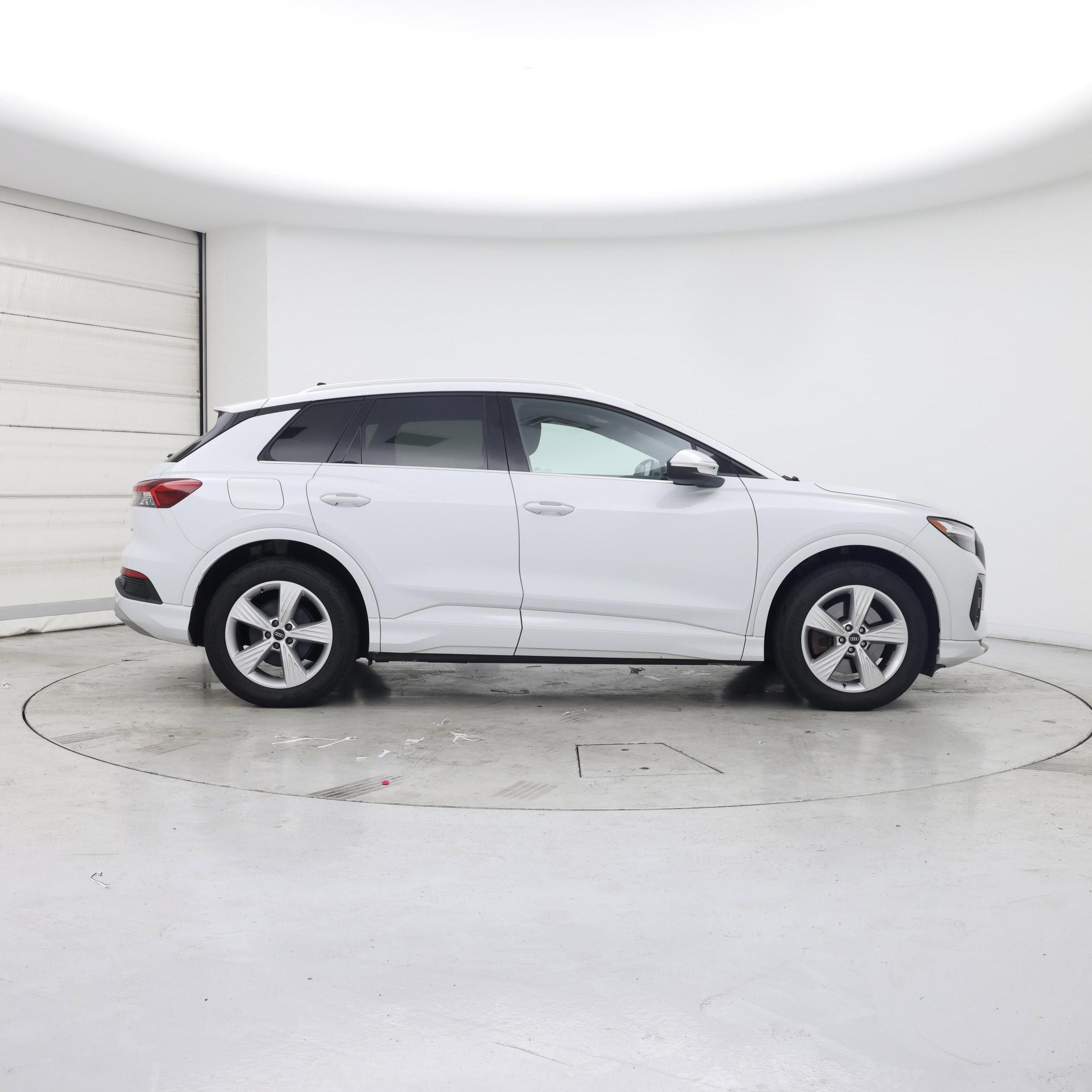 Thumbnail: 2022 Audi Q4 e-tron - 7