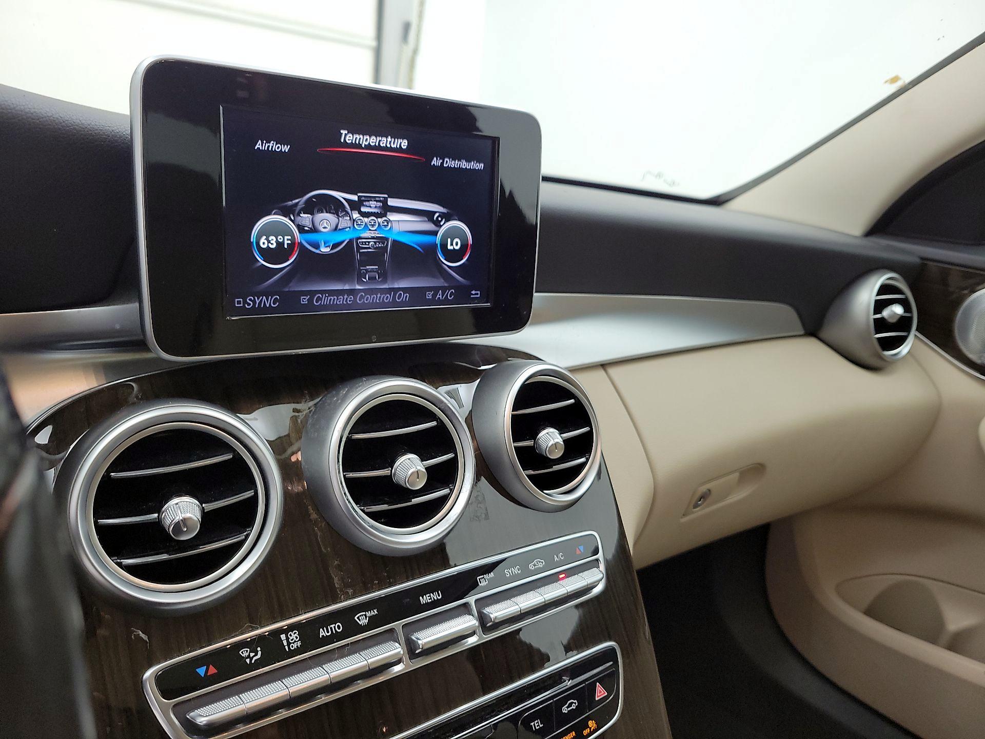 Thumbnail: 2015 Mercedes-Benz C-Class - 17