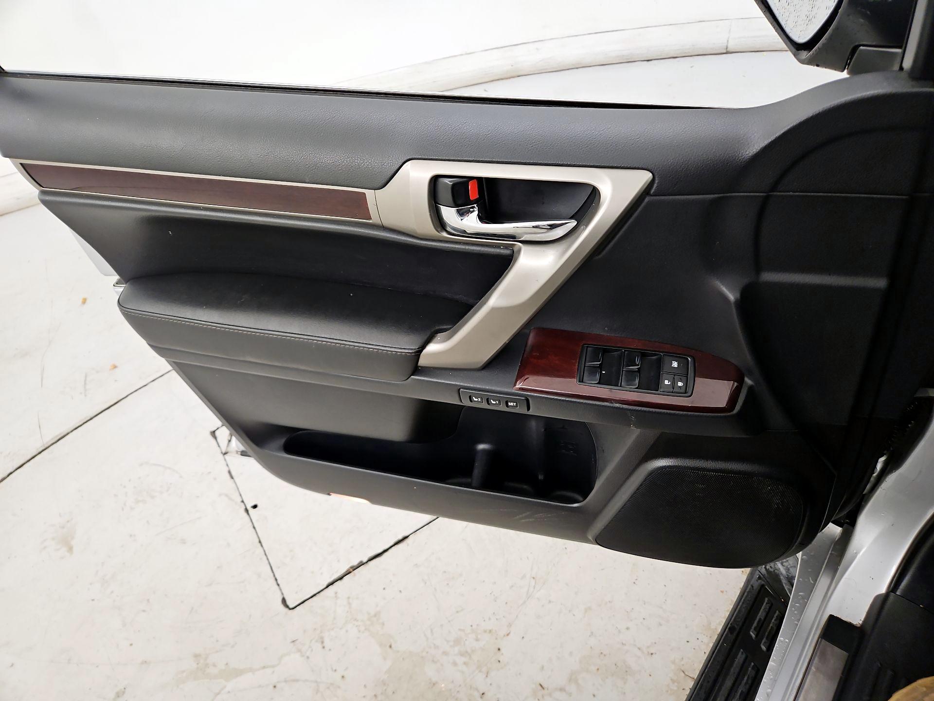 Thumbnail: 2015 Lexus GX - 12