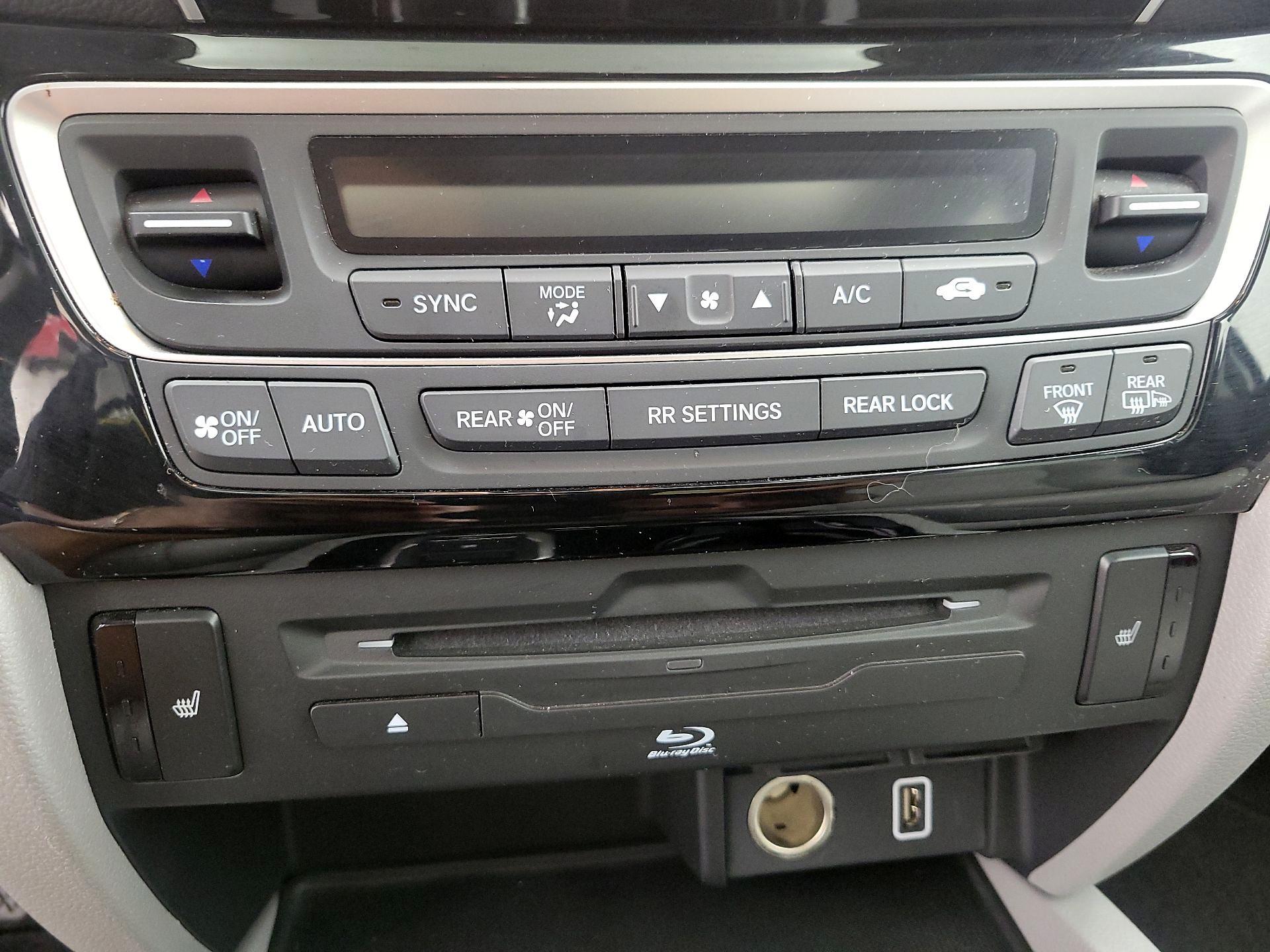 Thumbnail: 2019 Honda Pilot - 16