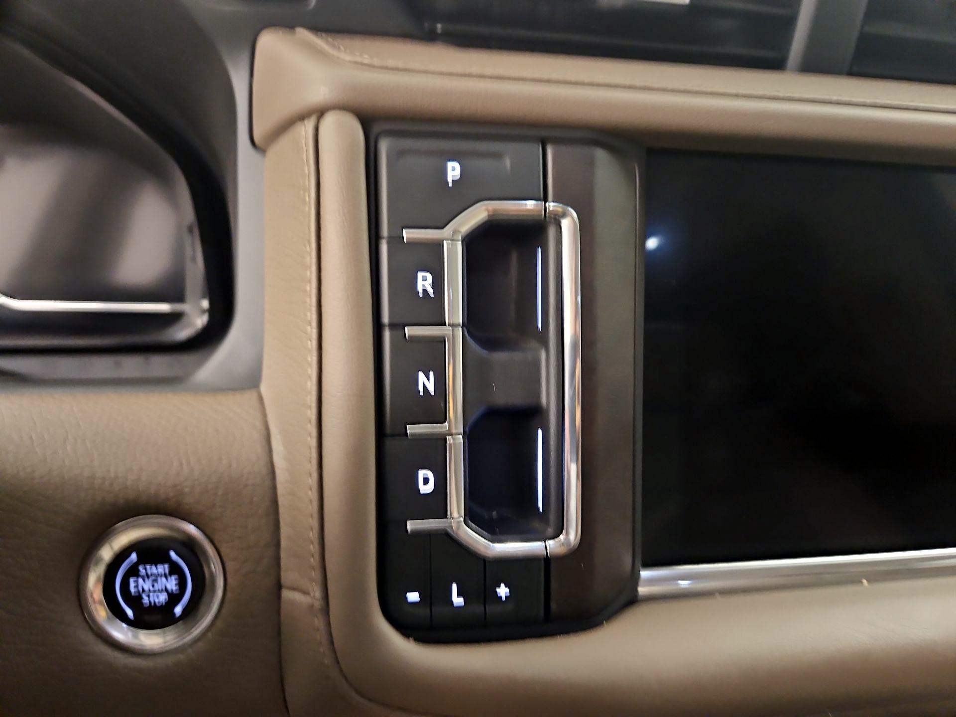Thumbnail: 2023 GMC Yukon XL - 17