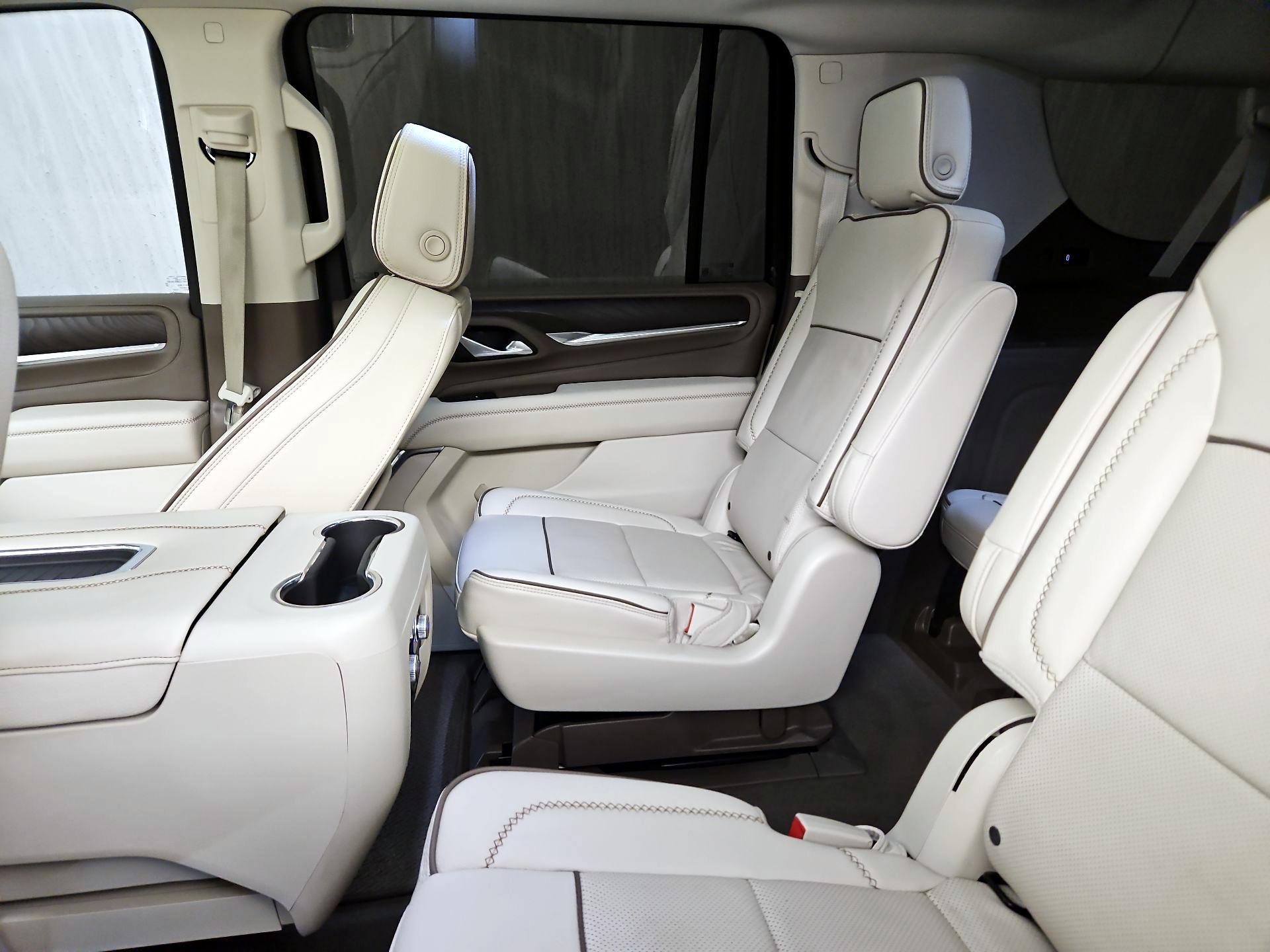 Thumbnail: 2023 GMC Yukon XL - 20