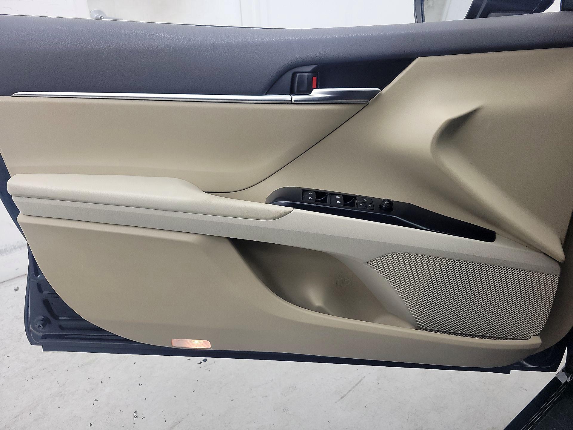Thumbnail: 2018 Toyota Camry - 12