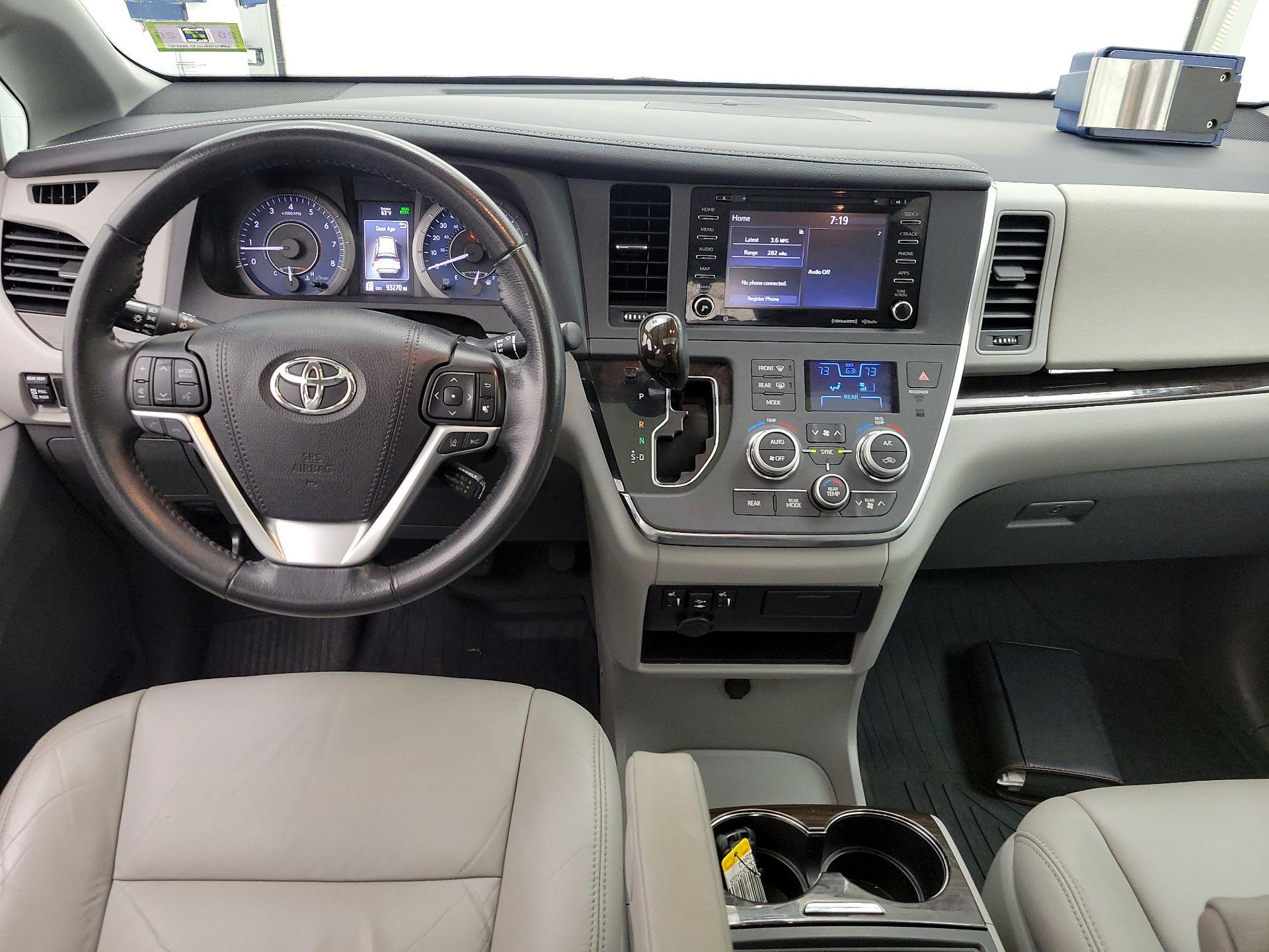 Thumbnail: 2019 Toyota Sienna - 9