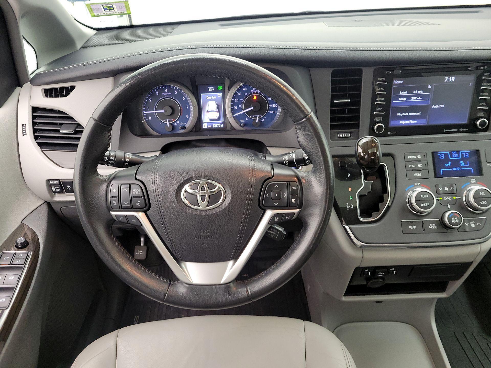 Thumbnail: 2019 Toyota Sienna - 10