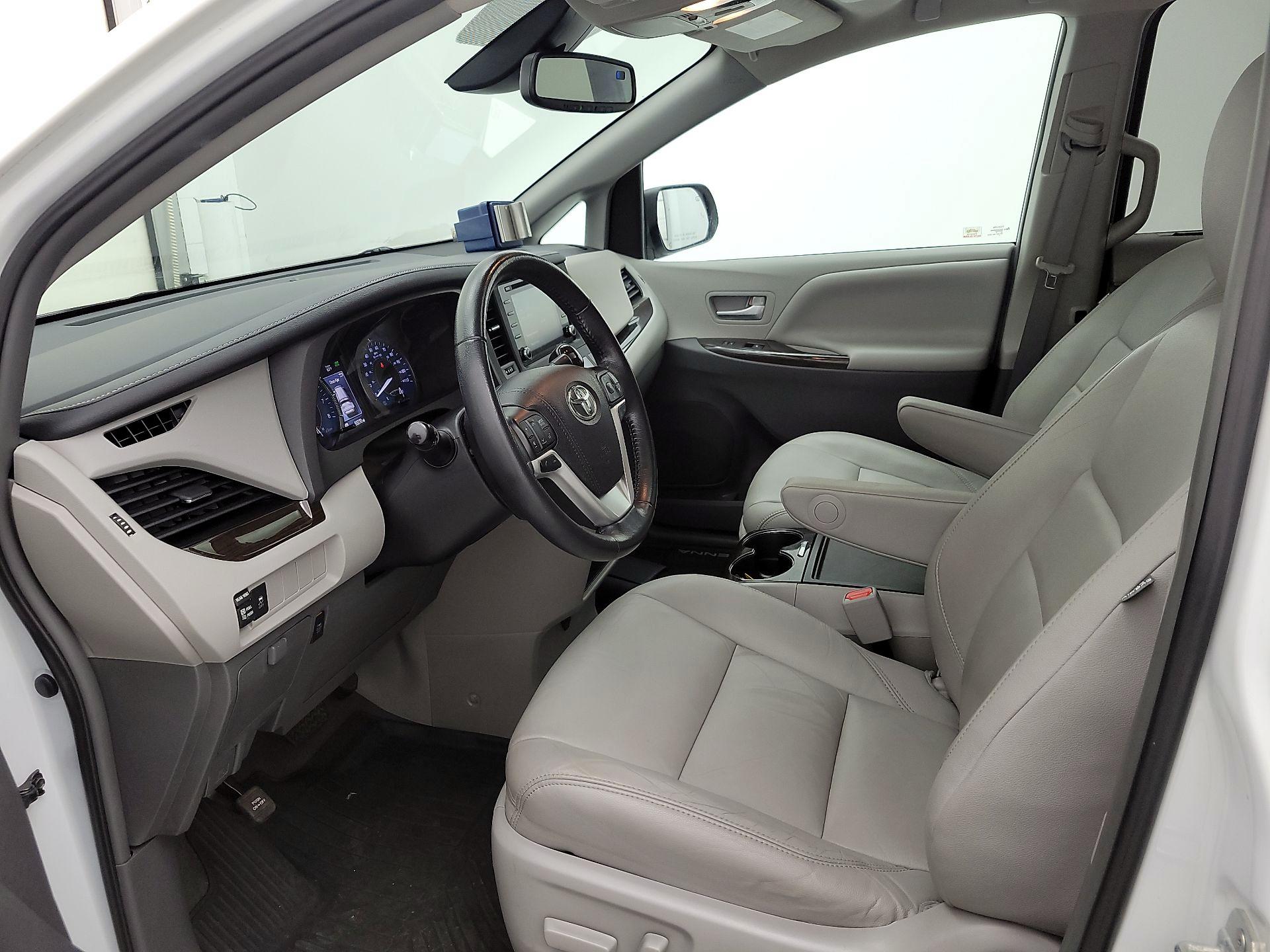Thumbnail: 2019 Toyota Sienna - 11