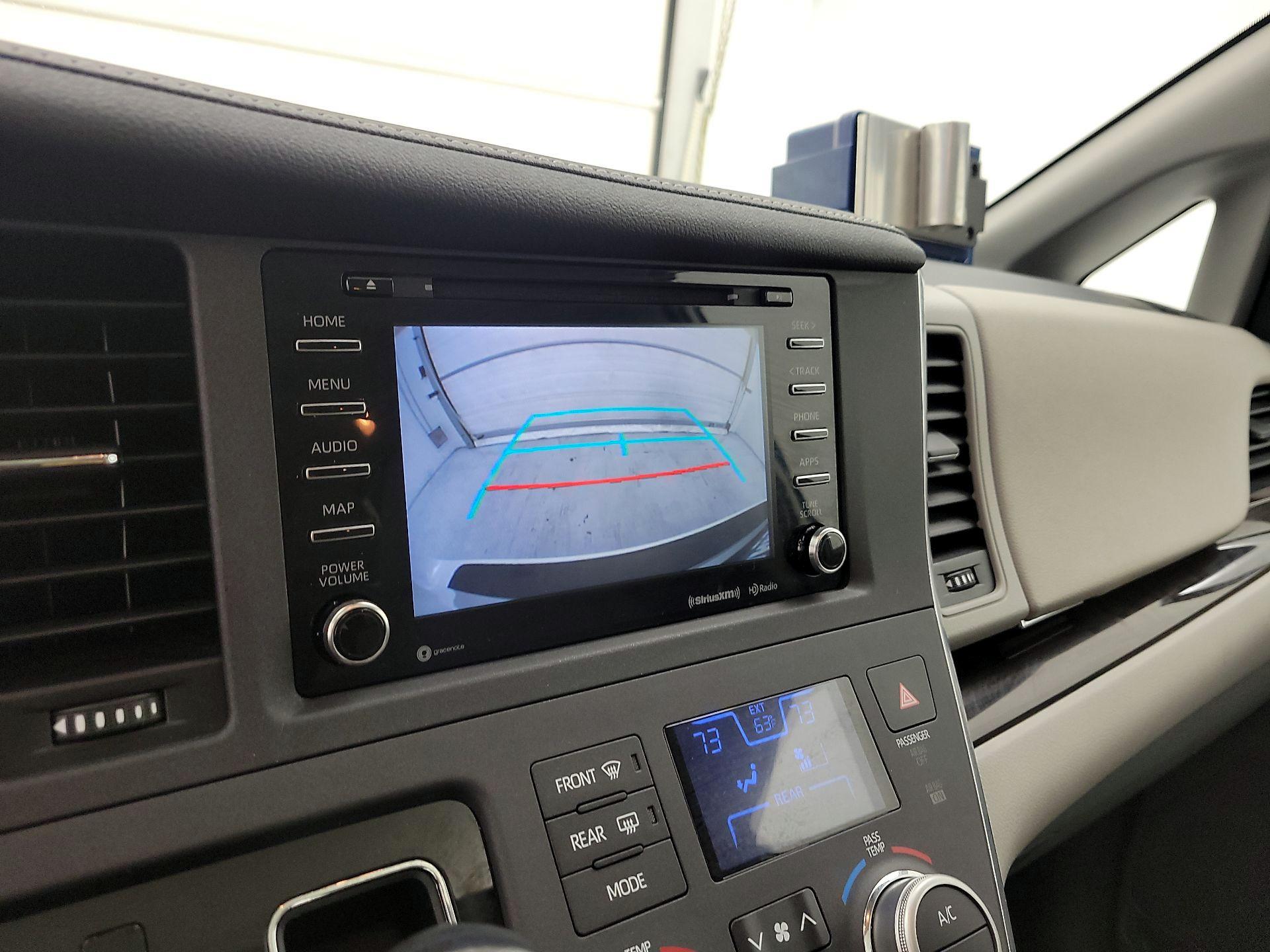 Thumbnail: 2019 Toyota Sienna - 14