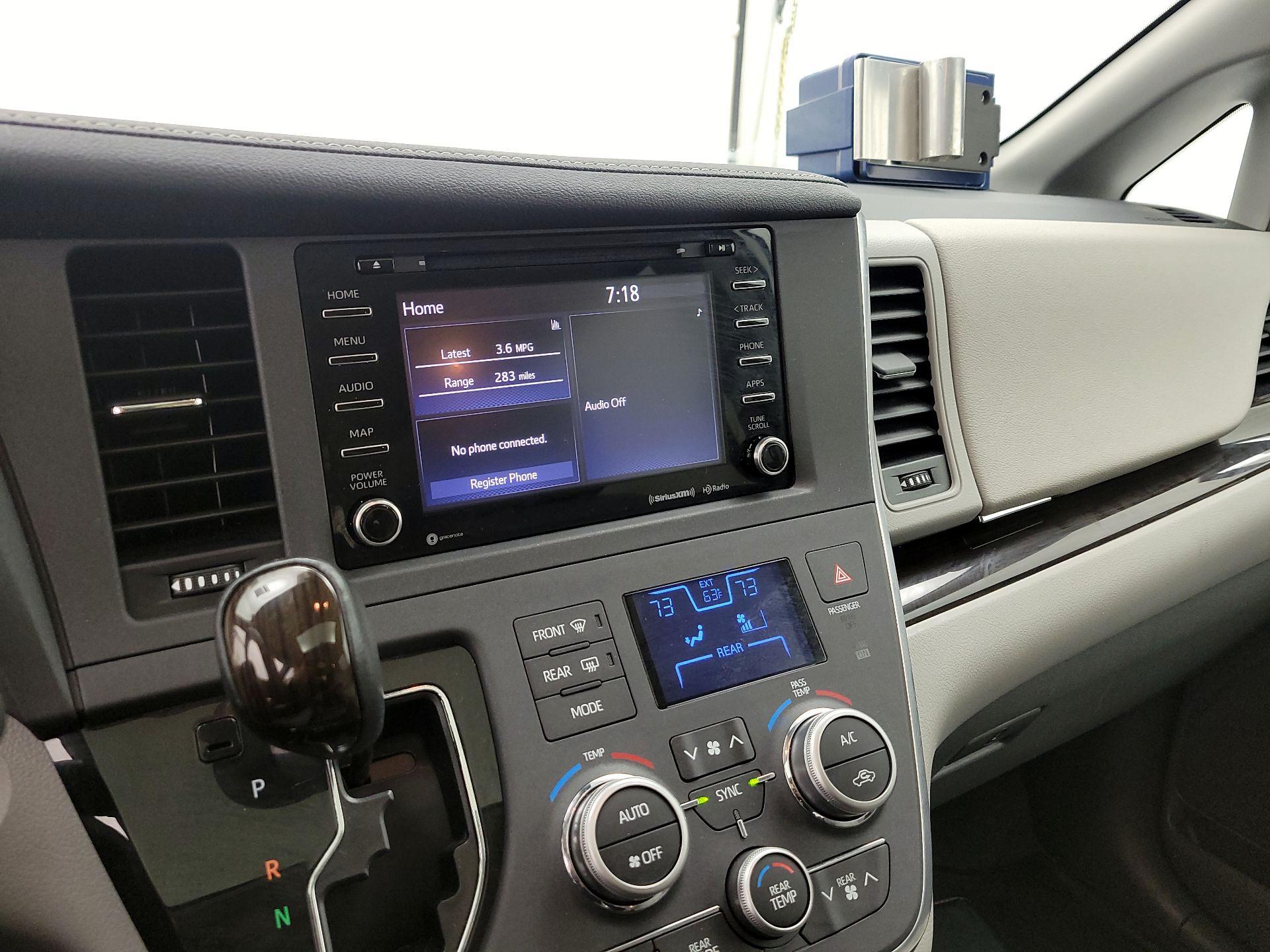 Thumbnail: 2019 Toyota Sienna - 16