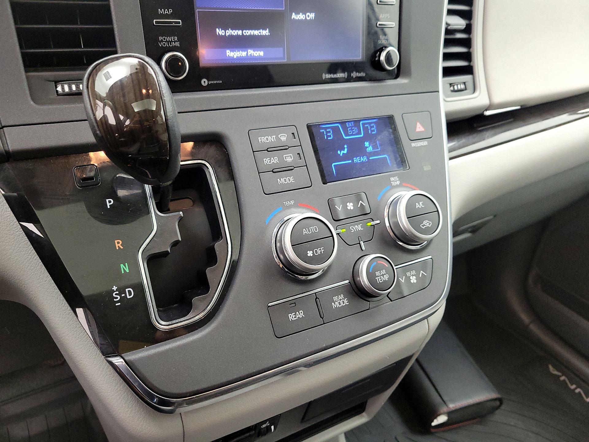 Thumbnail: 2019 Toyota Sienna - 17