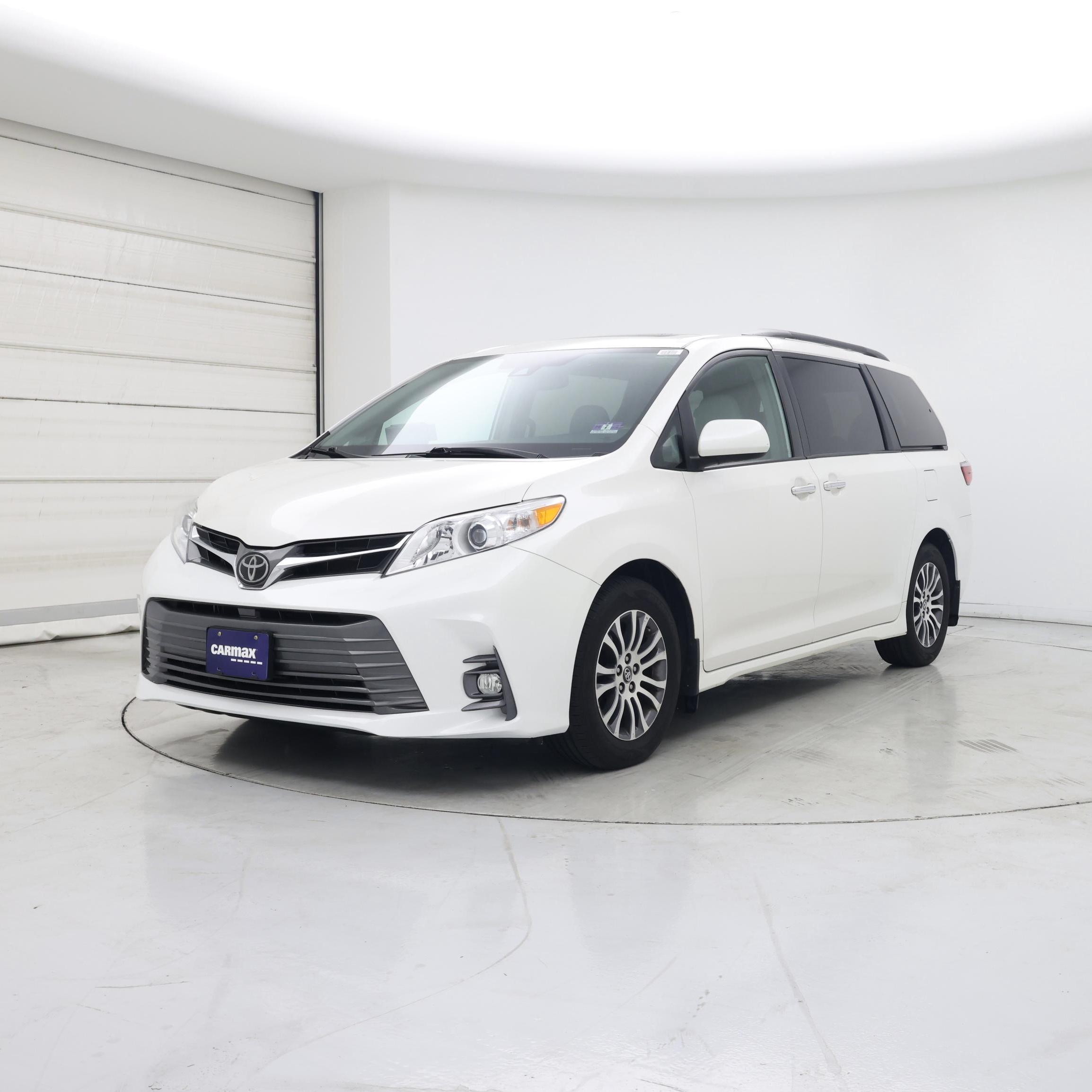 Thumbnail: 2019 Toyota Sienna - 4