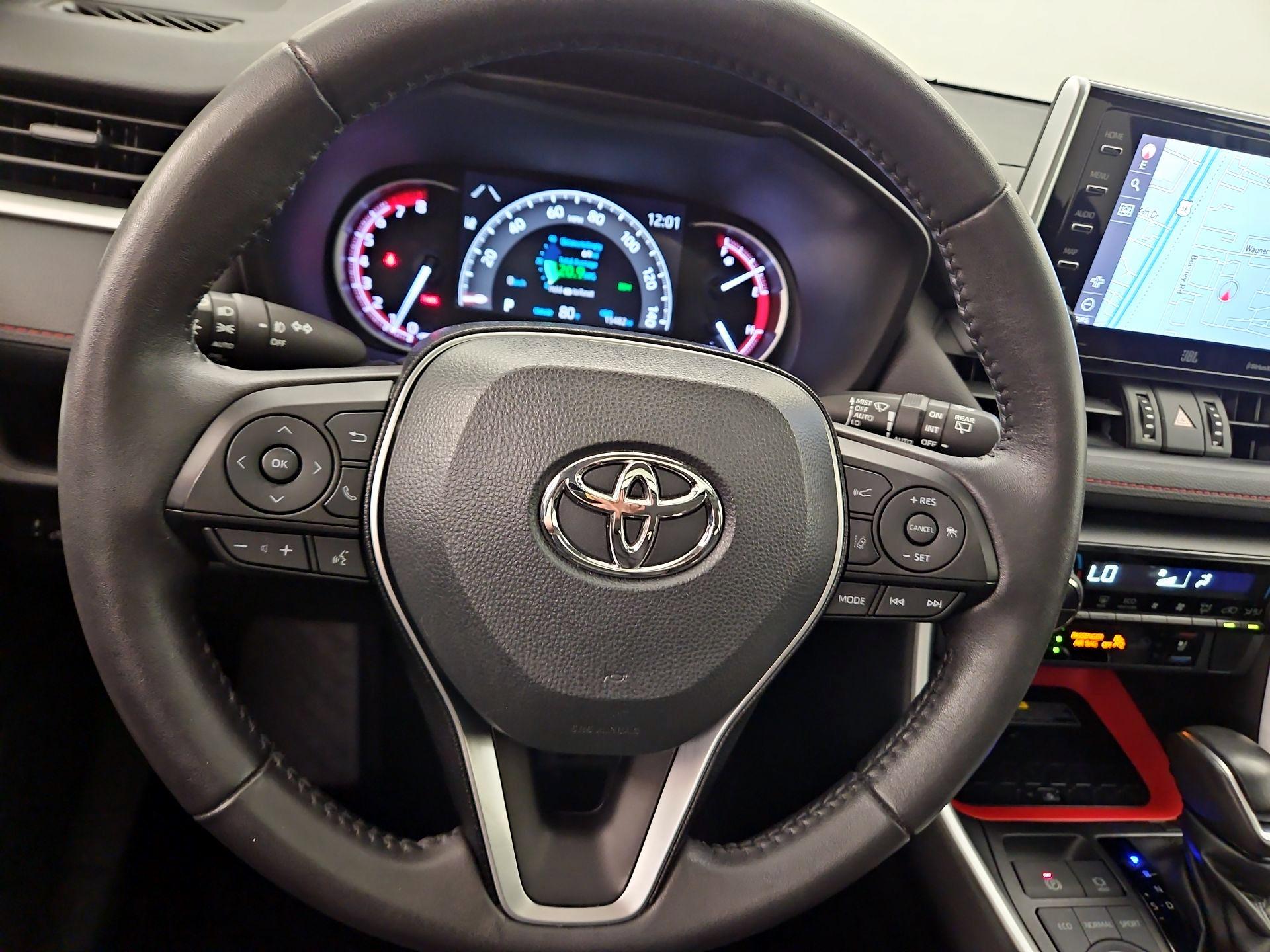 Thumbnail: 2020 Toyota RAV4 - 10