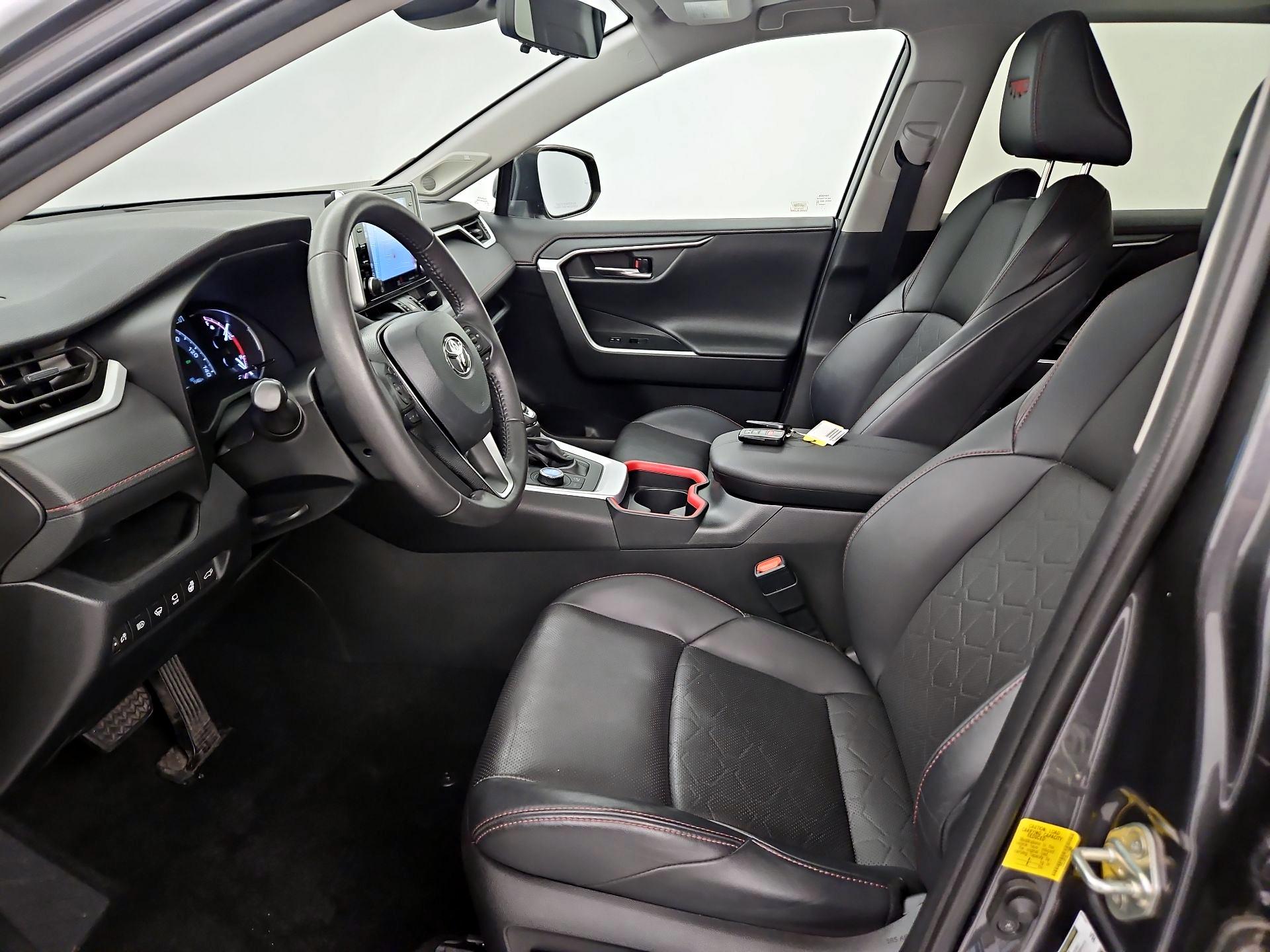 Thumbnail: 2020 Toyota RAV4 - 11