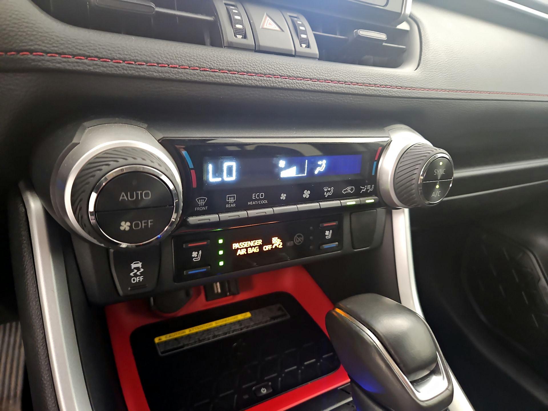 Thumbnail: 2020 Toyota RAV4 - 17
