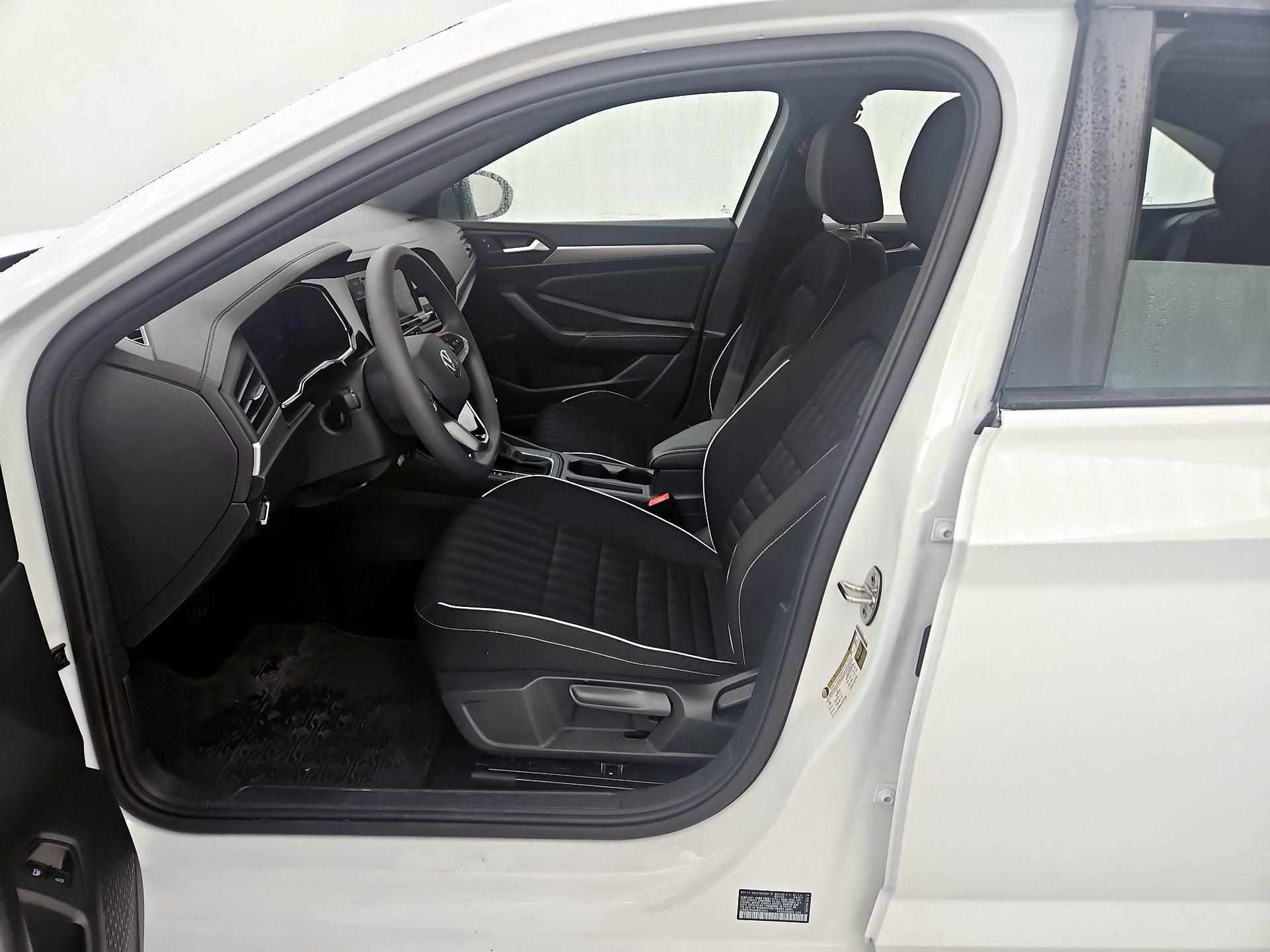 Thumbnail: 2022 Volkswagen Jetta - 11