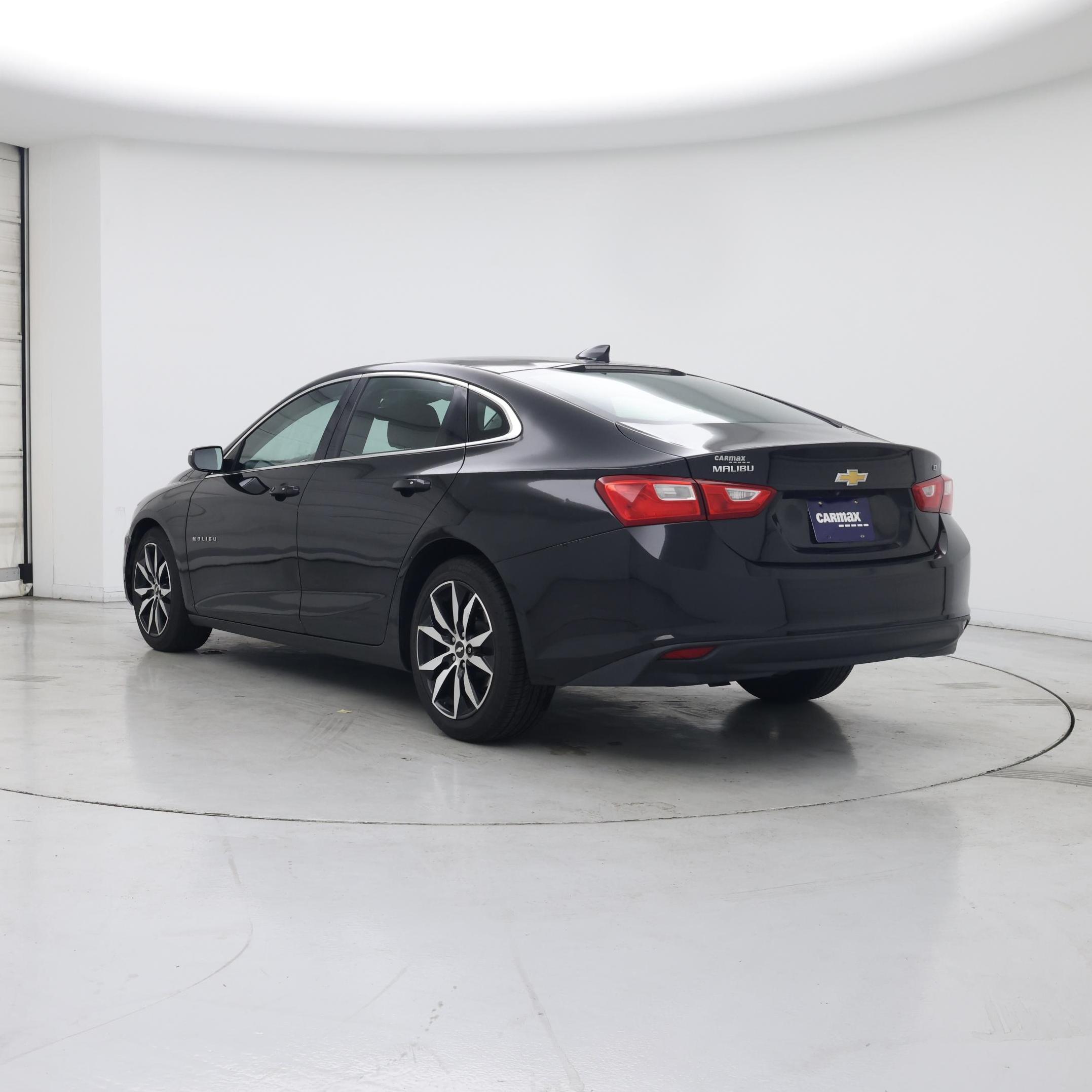 Thumbnail: 2018 Chevrolet Malibu - 2