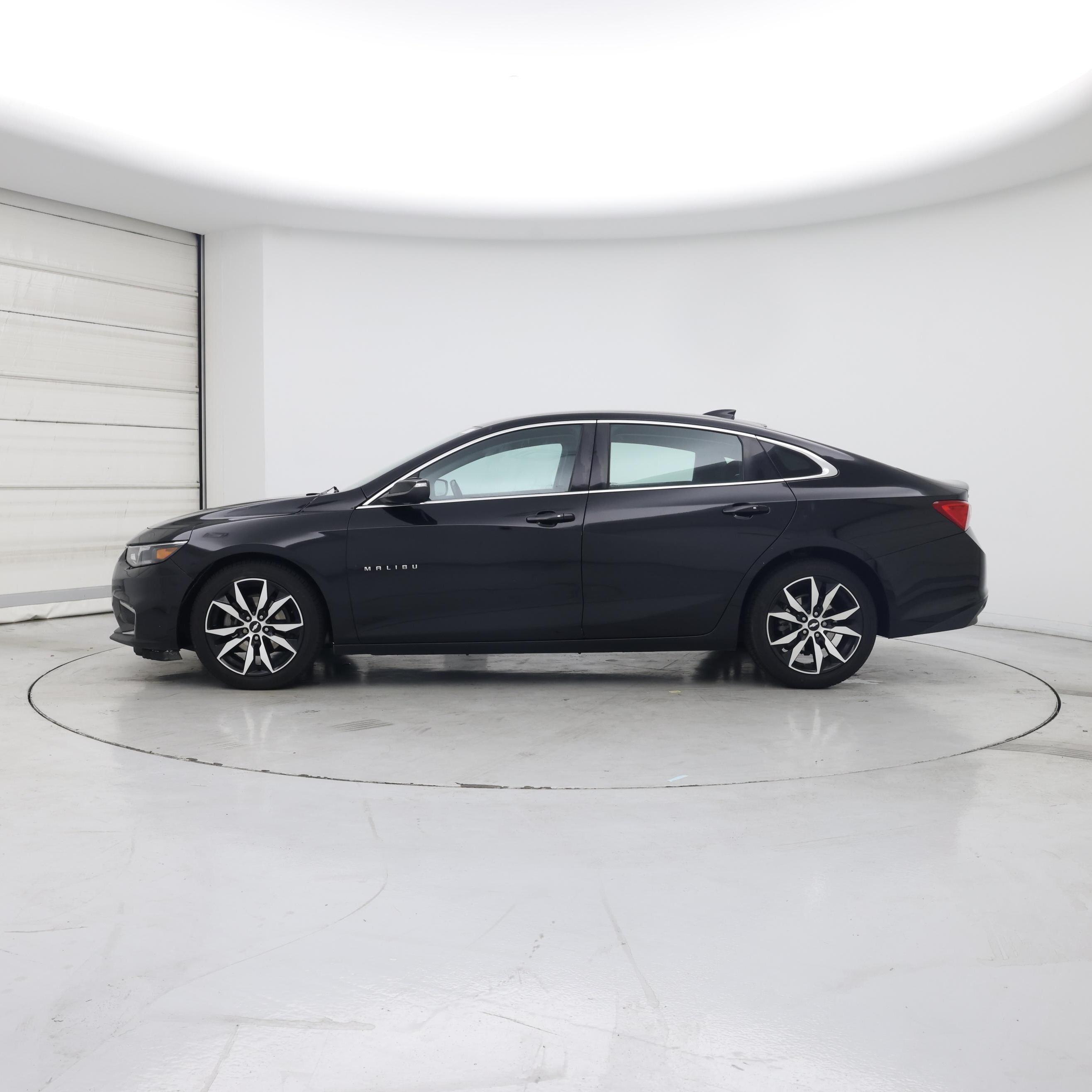 Thumbnail: 2018 Chevrolet Malibu - 3
