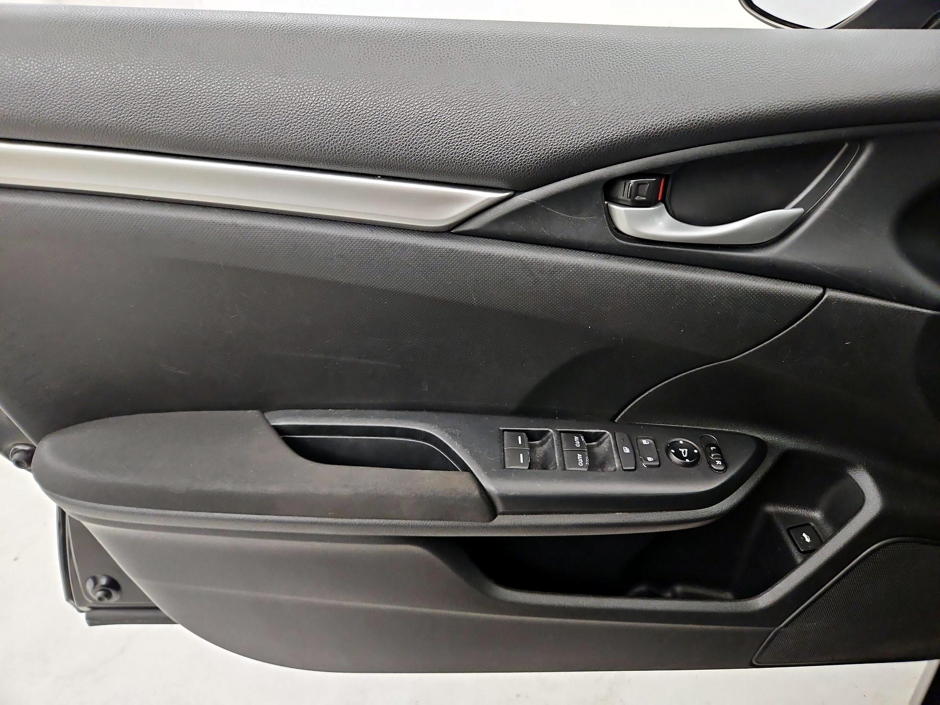 Thumbnail: 2016 Honda Civic - 12