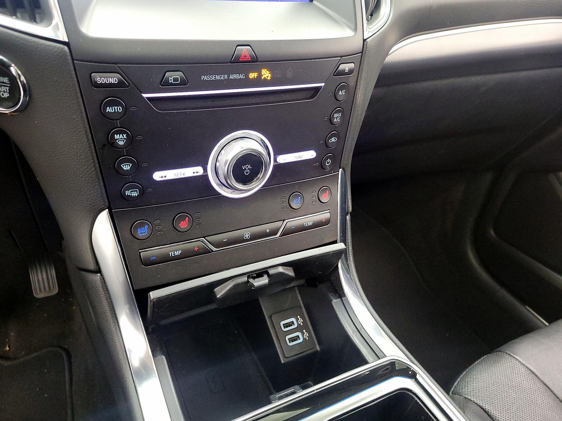 Thumbnail: 2019 Ford Edge - 17