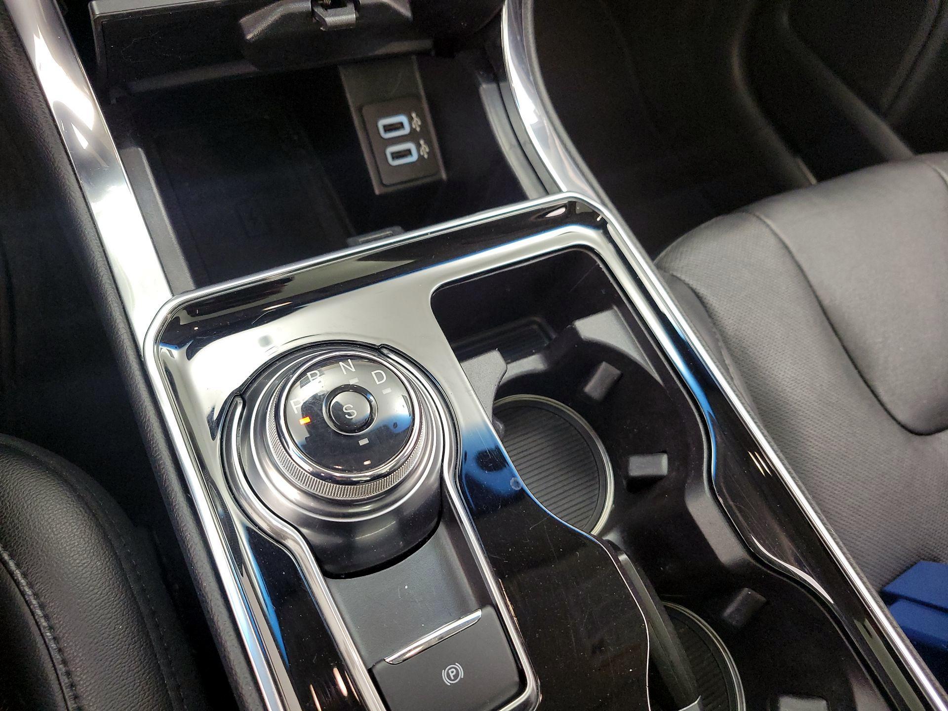 Thumbnail: 2019 Ford Edge - 18