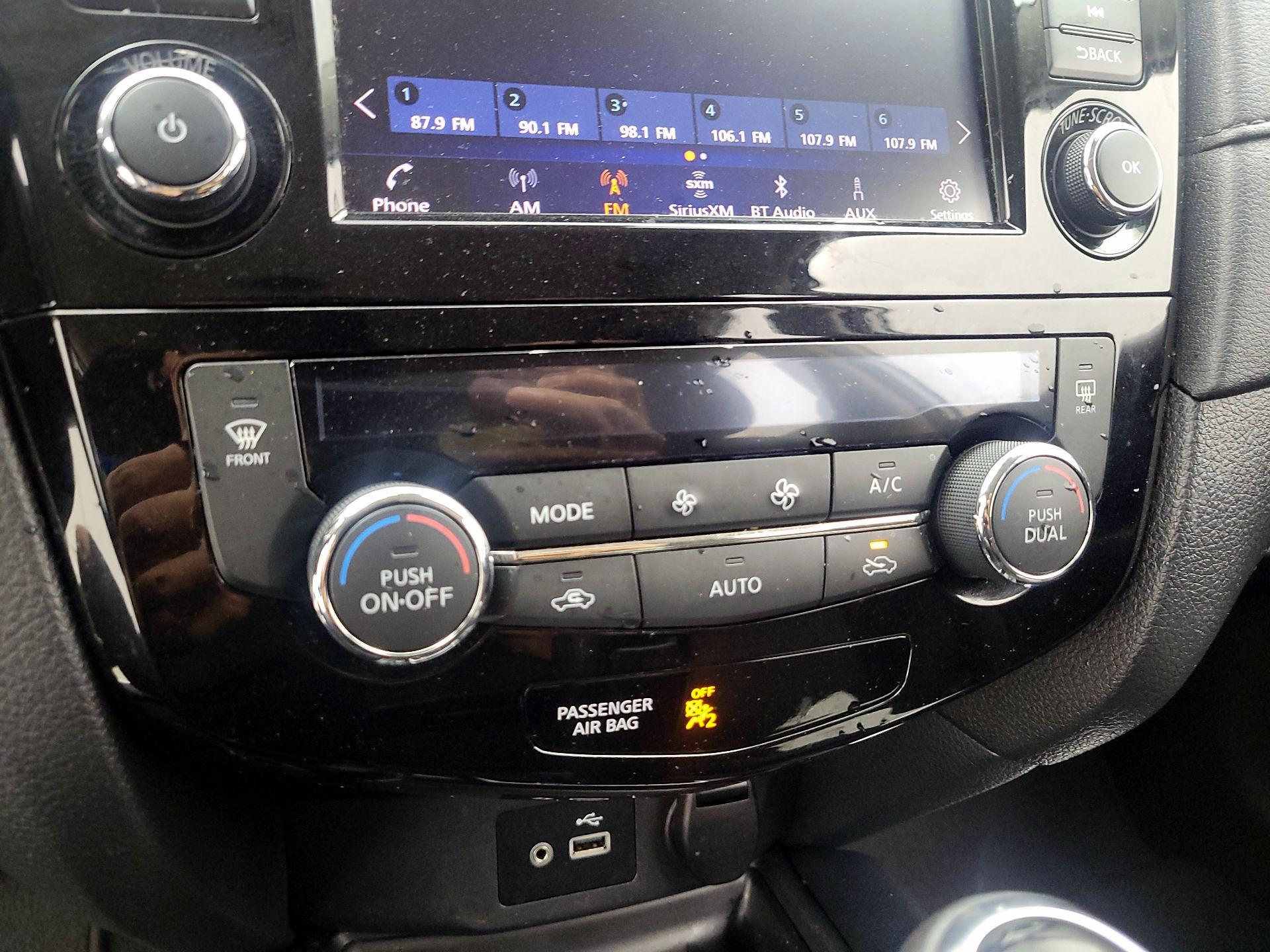 Thumbnail: 2019 Nissan Rogue - 16