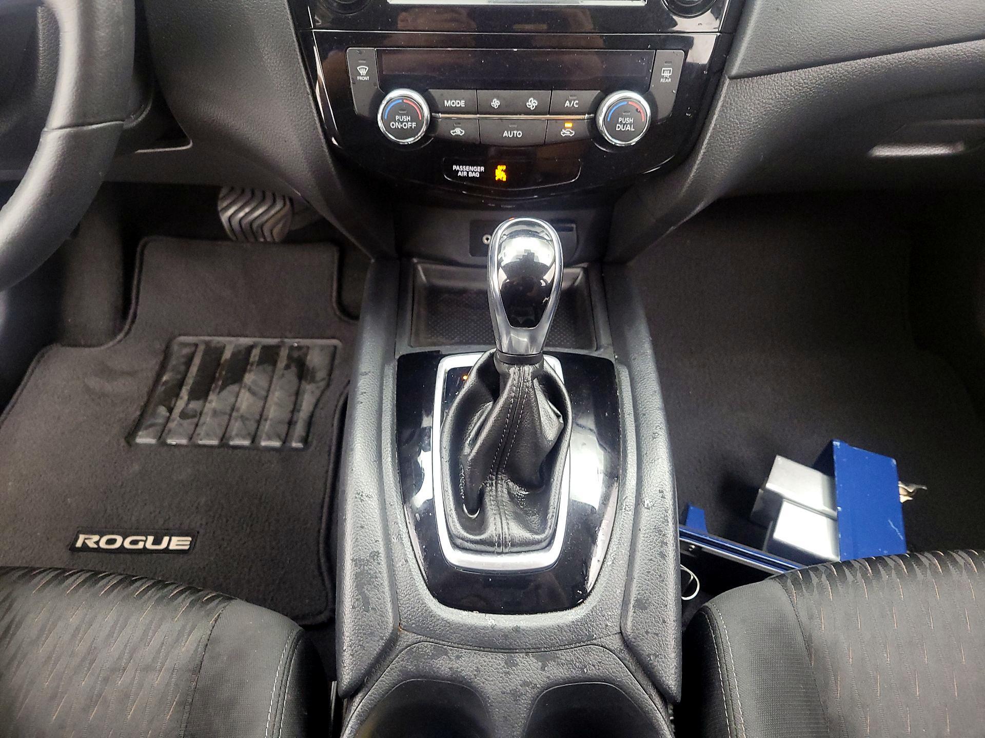 Thumbnail: 2019 Nissan Rogue - 17