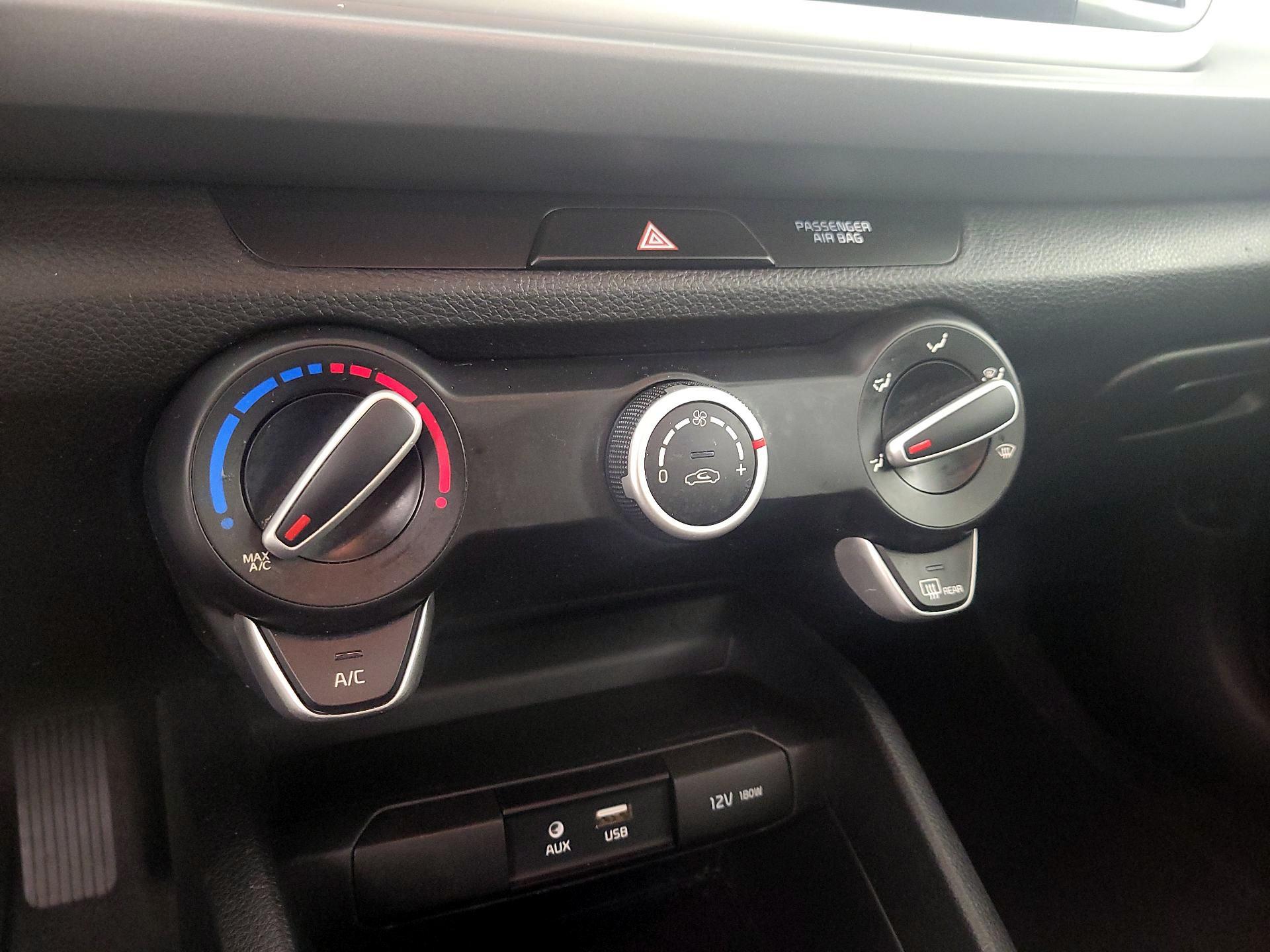 Thumbnail: 2020 Kia Rio - 16