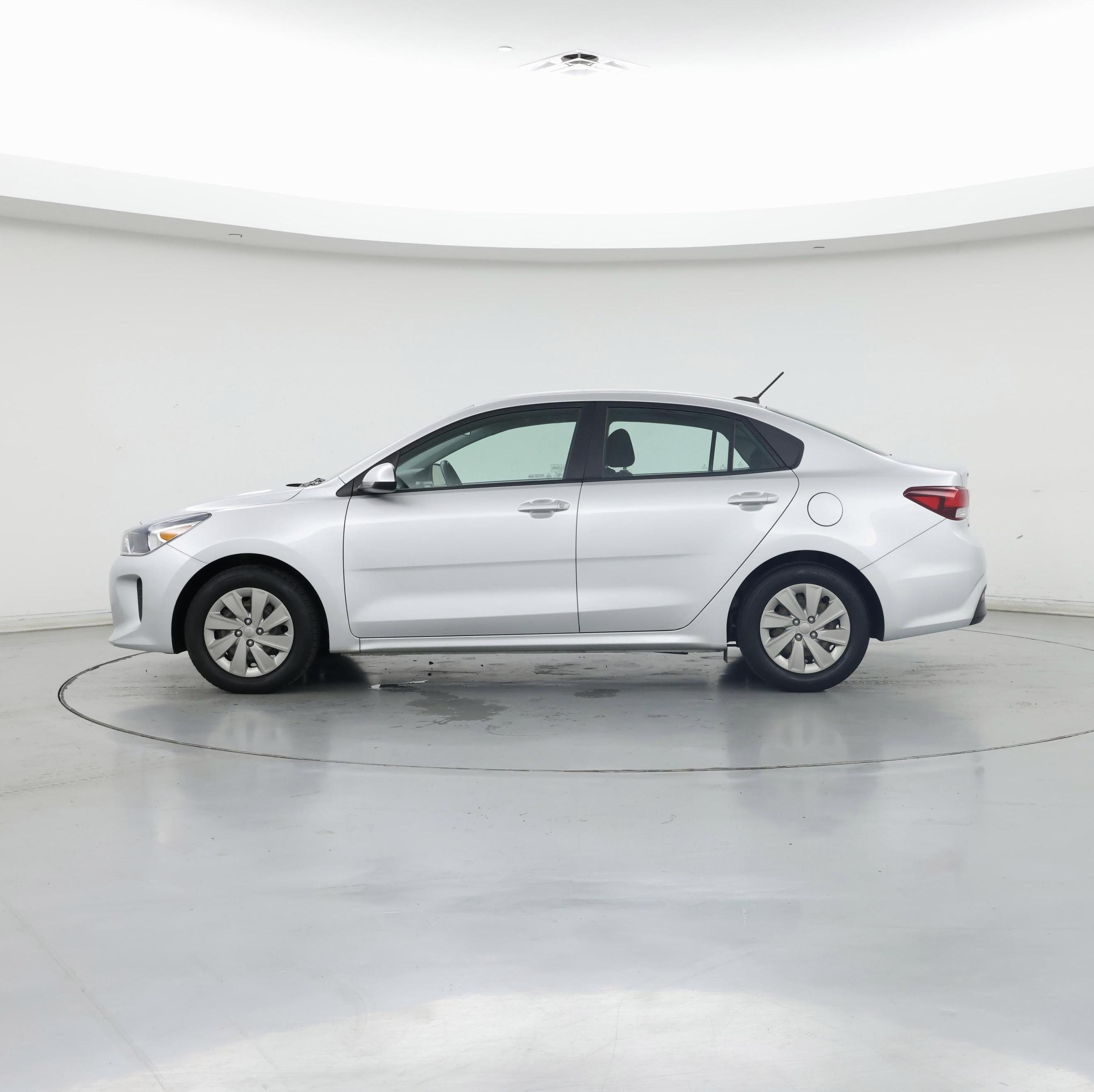 Thumbnail: 2020 Kia Rio - 3
