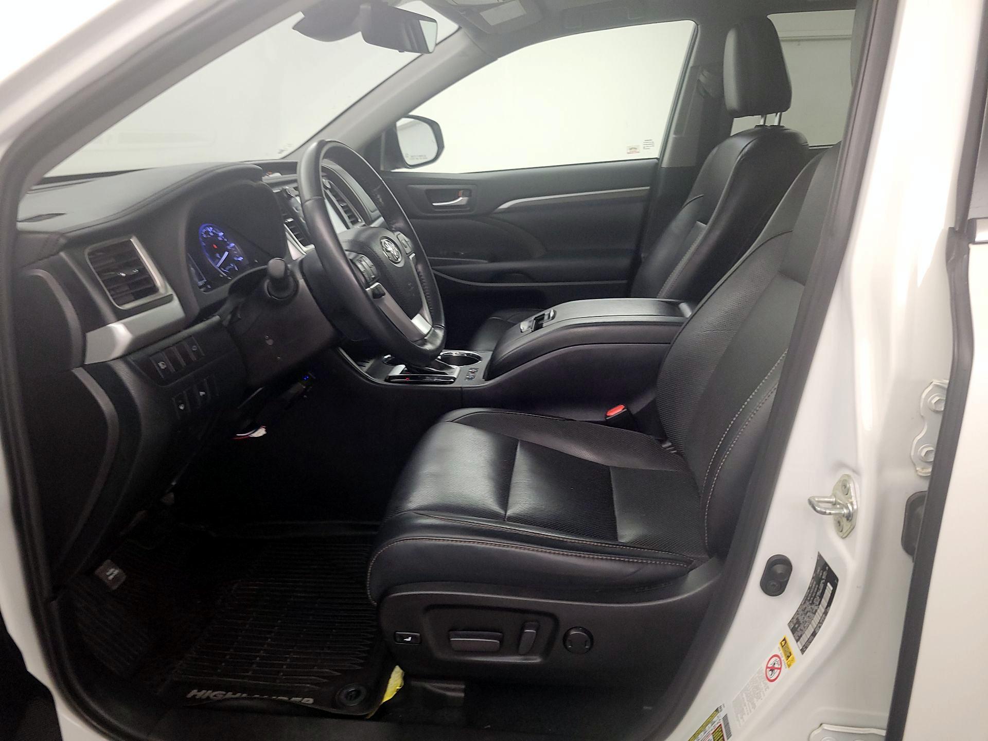 Thumbnail: 2019 Toyota Highlander - 11