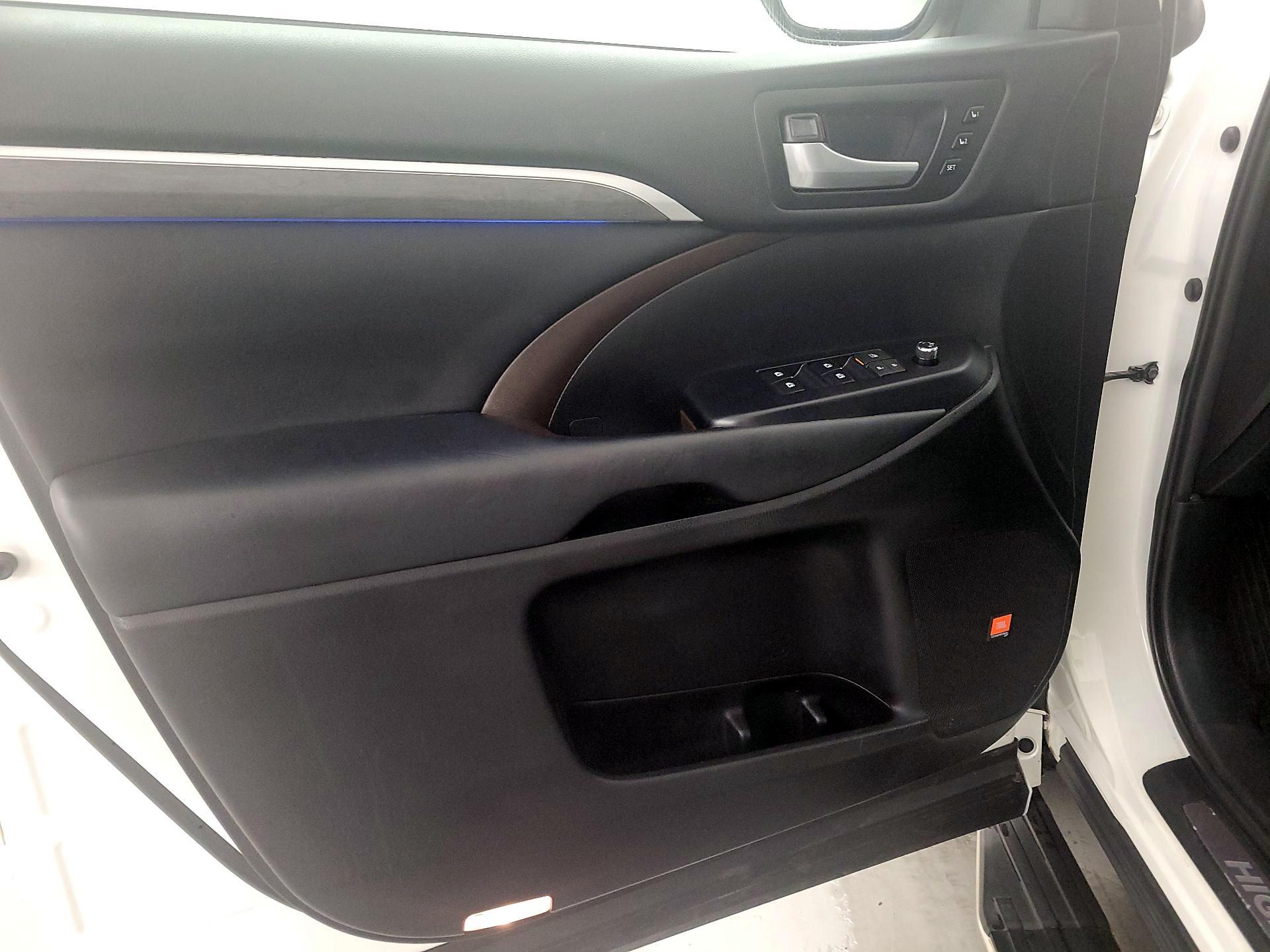 Thumbnail: 2019 Toyota Highlander - 12