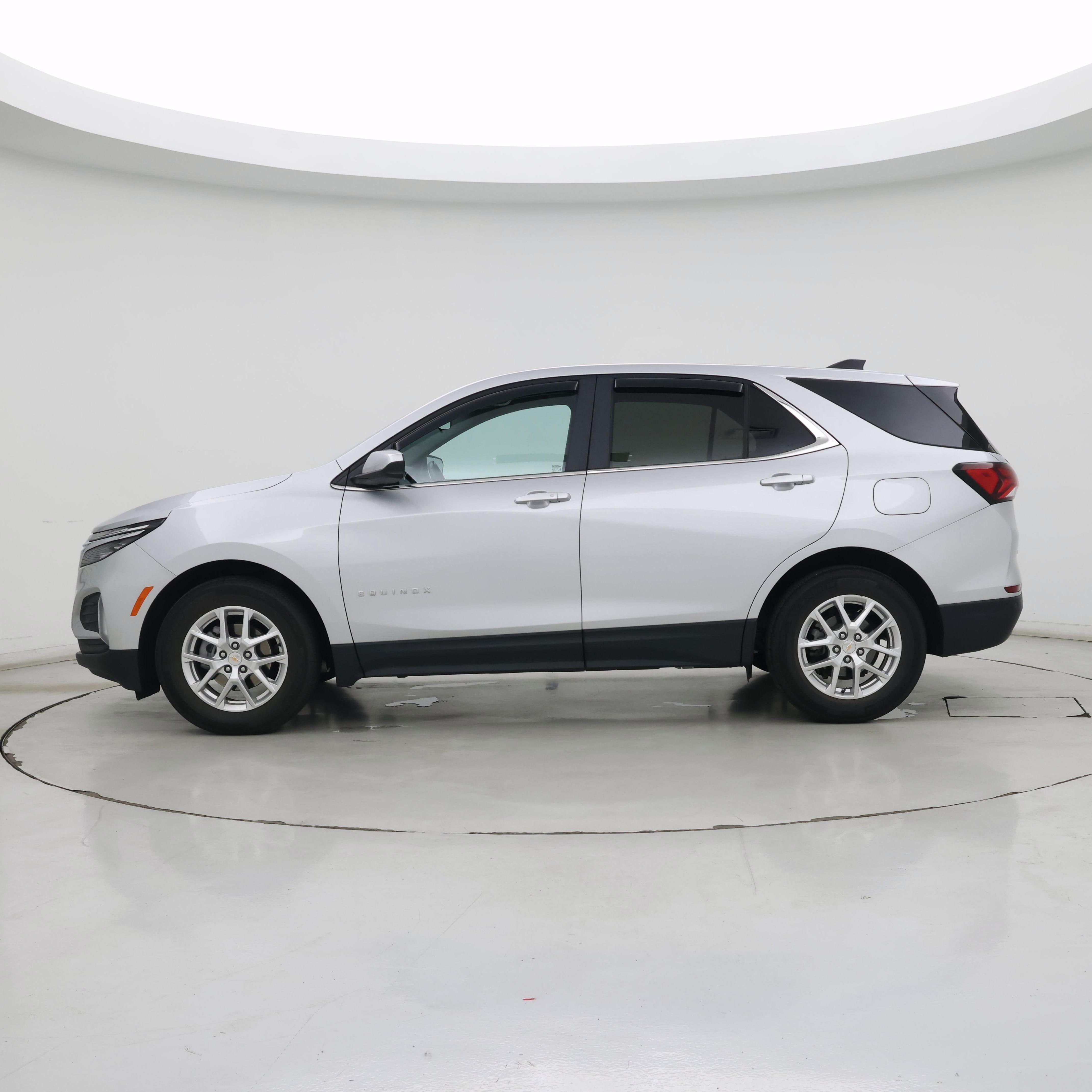 Thumbnail: 2022 Chevrolet Equinox - 3