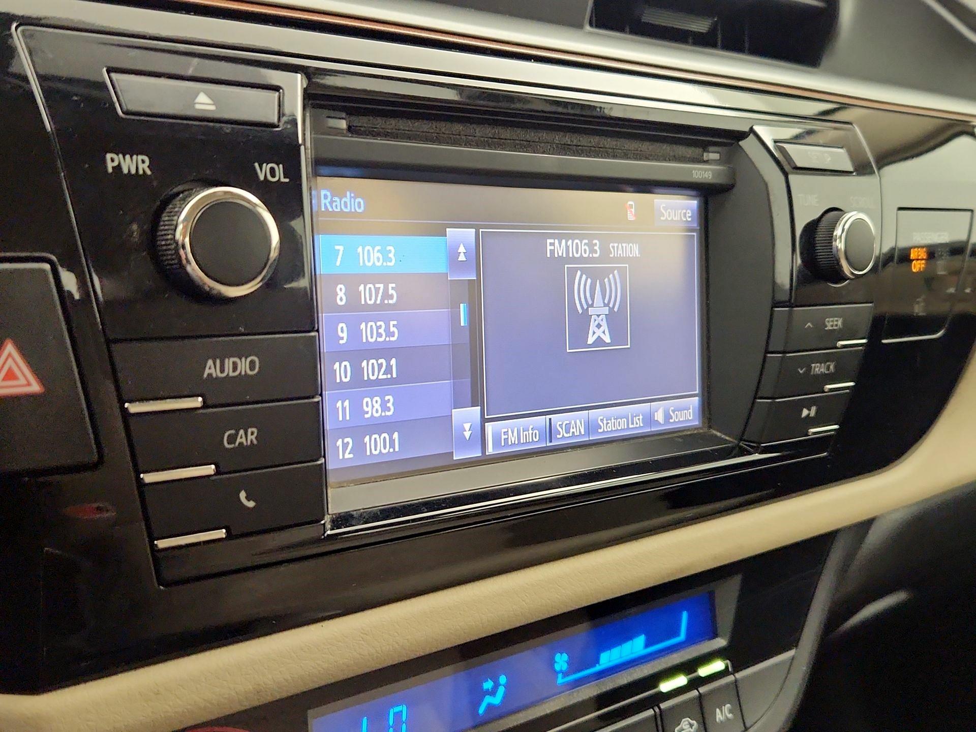 Thumbnail: 2015 Toyota Corolla - 15