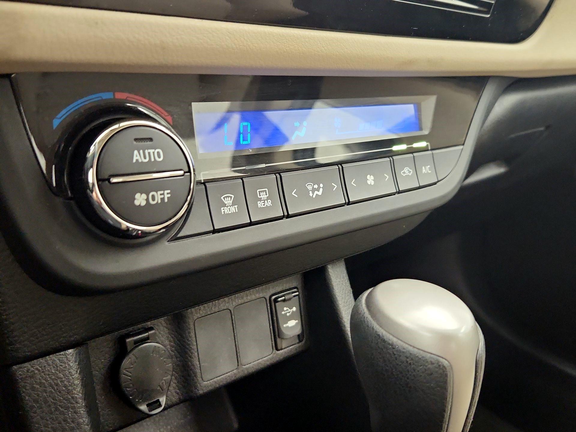 Thumbnail: 2015 Toyota Corolla - 16