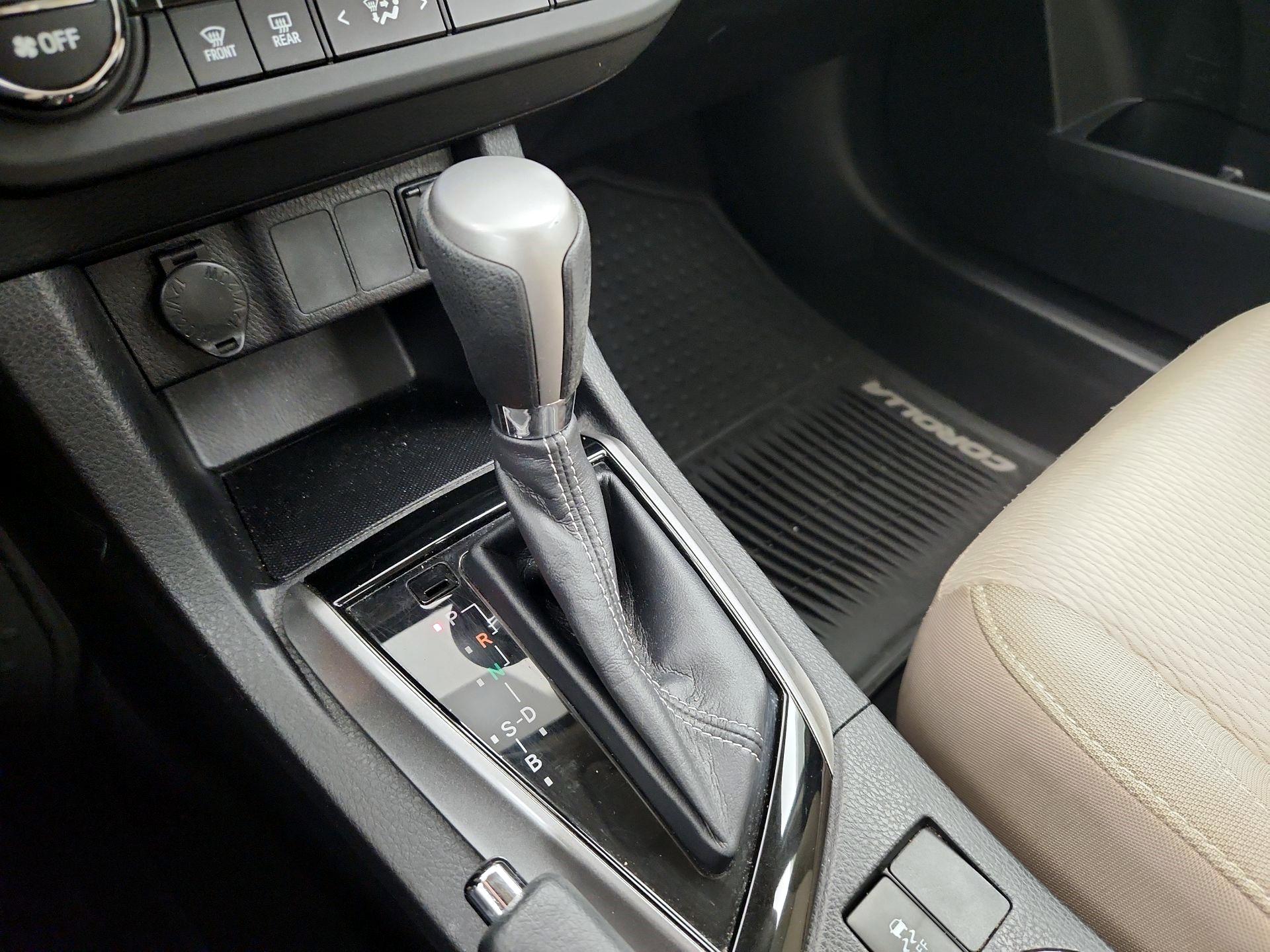 Thumbnail: 2015 Toyota Corolla - 17
