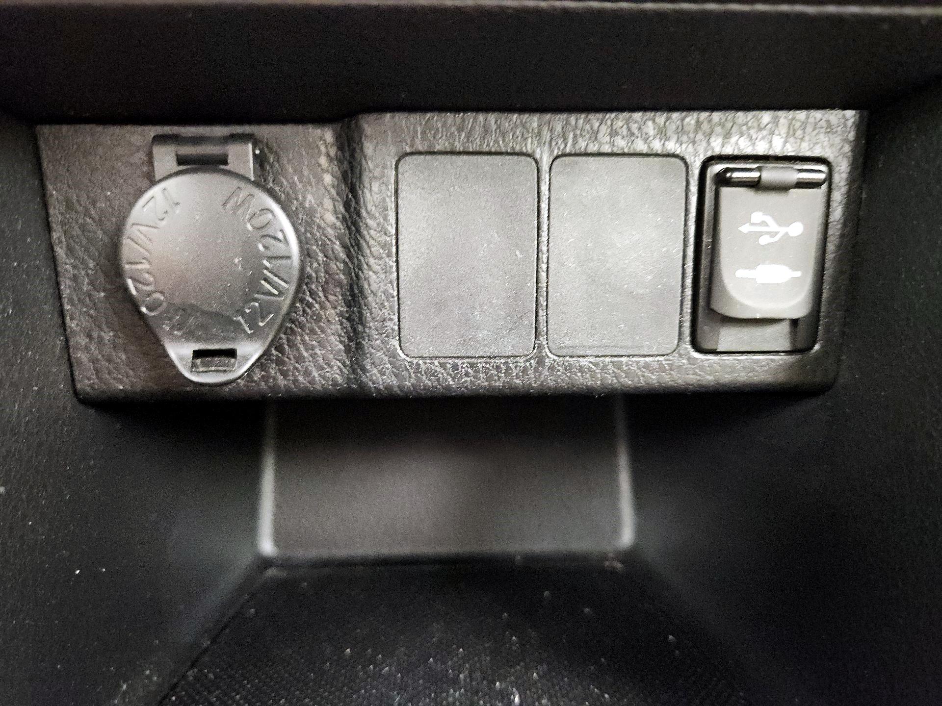 Thumbnail: 2015 Toyota Corolla - 18