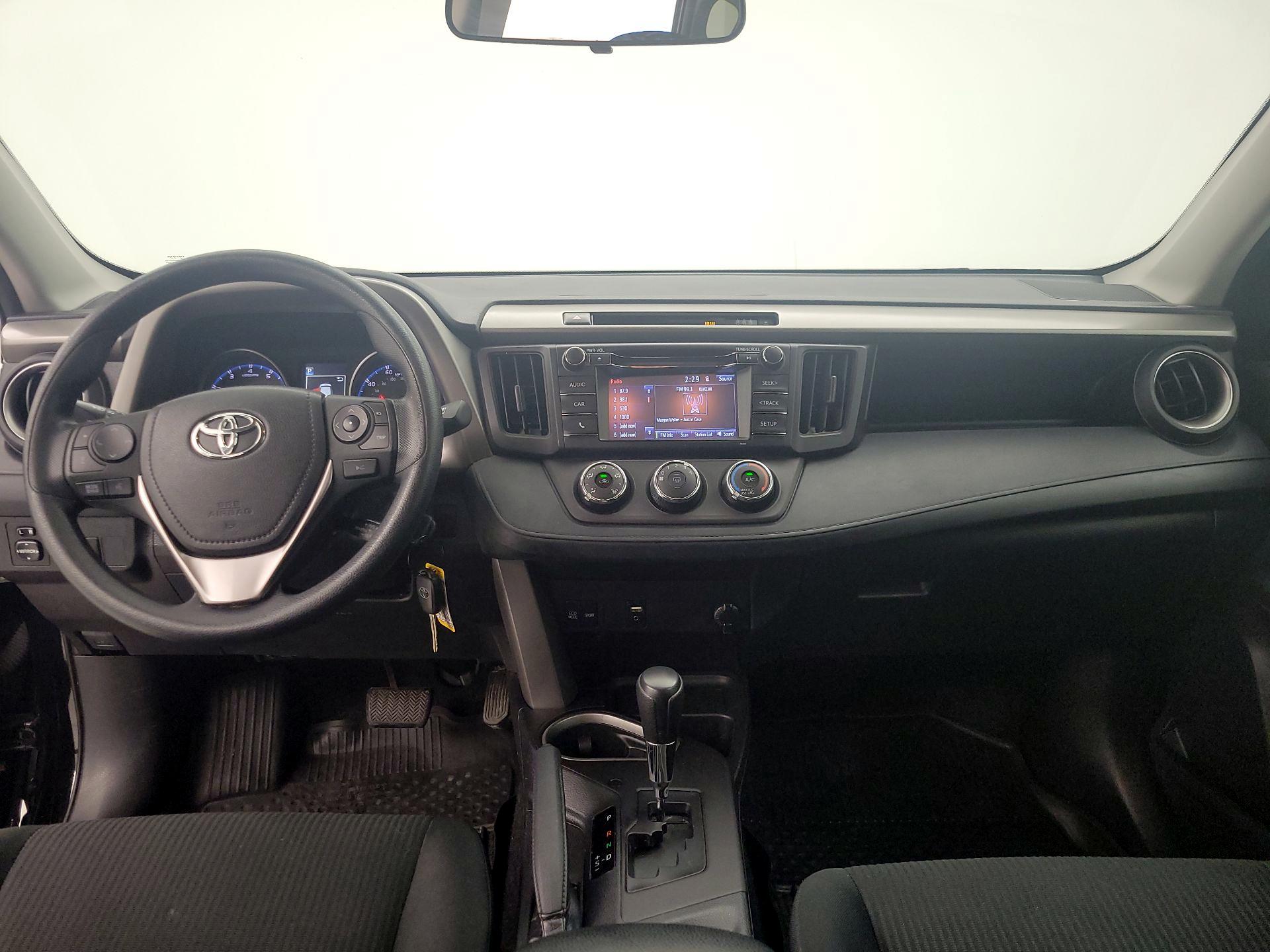 Thumbnail: 2018 Toyota RAV4 - 9