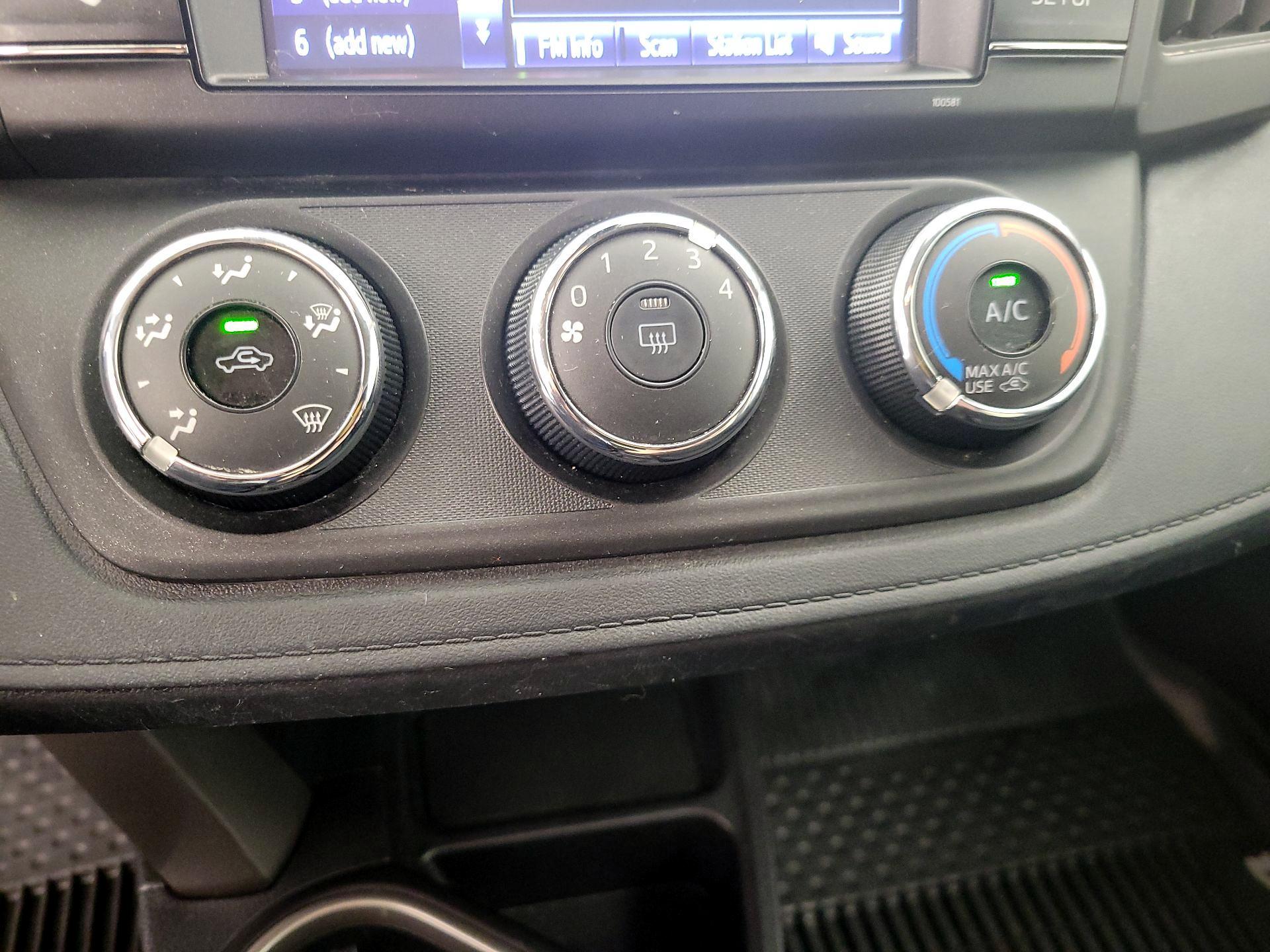 Thumbnail: 2018 Toyota RAV4 - 16